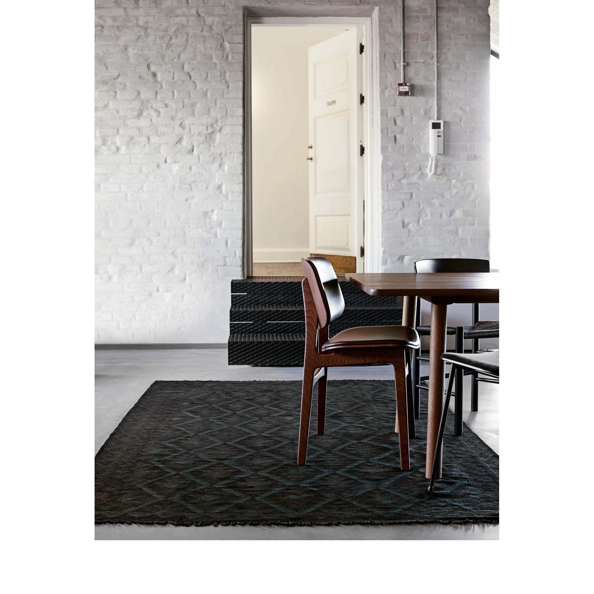 Massimo Kelim Rug Natural Black, 170x240 Cm