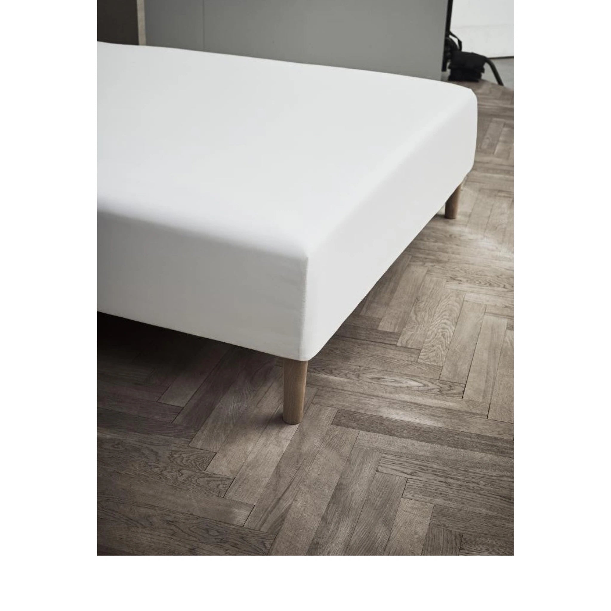 Juna Percale Box-Sheet White, 90x30x210 cm