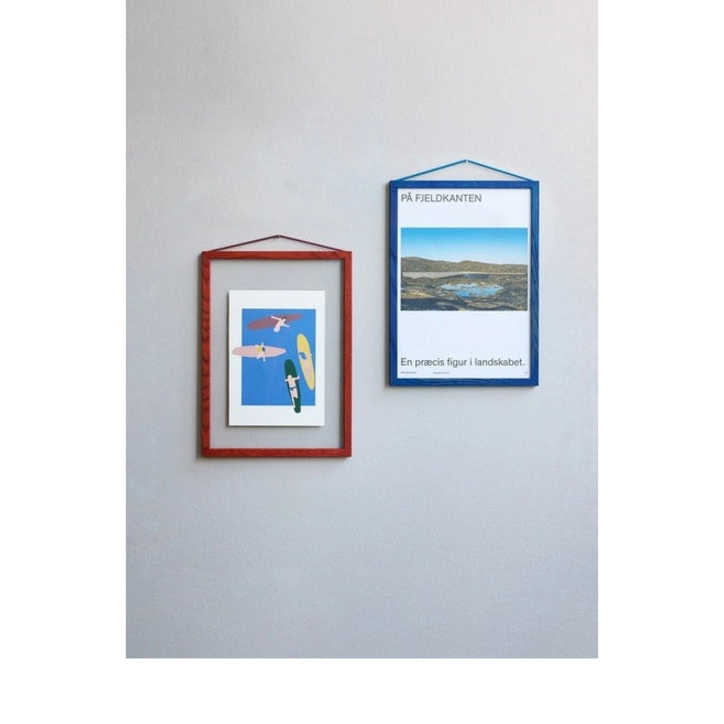 Moebe A4 Red Satined Frame: Vibrant Birch Wood Design & Versatile Display