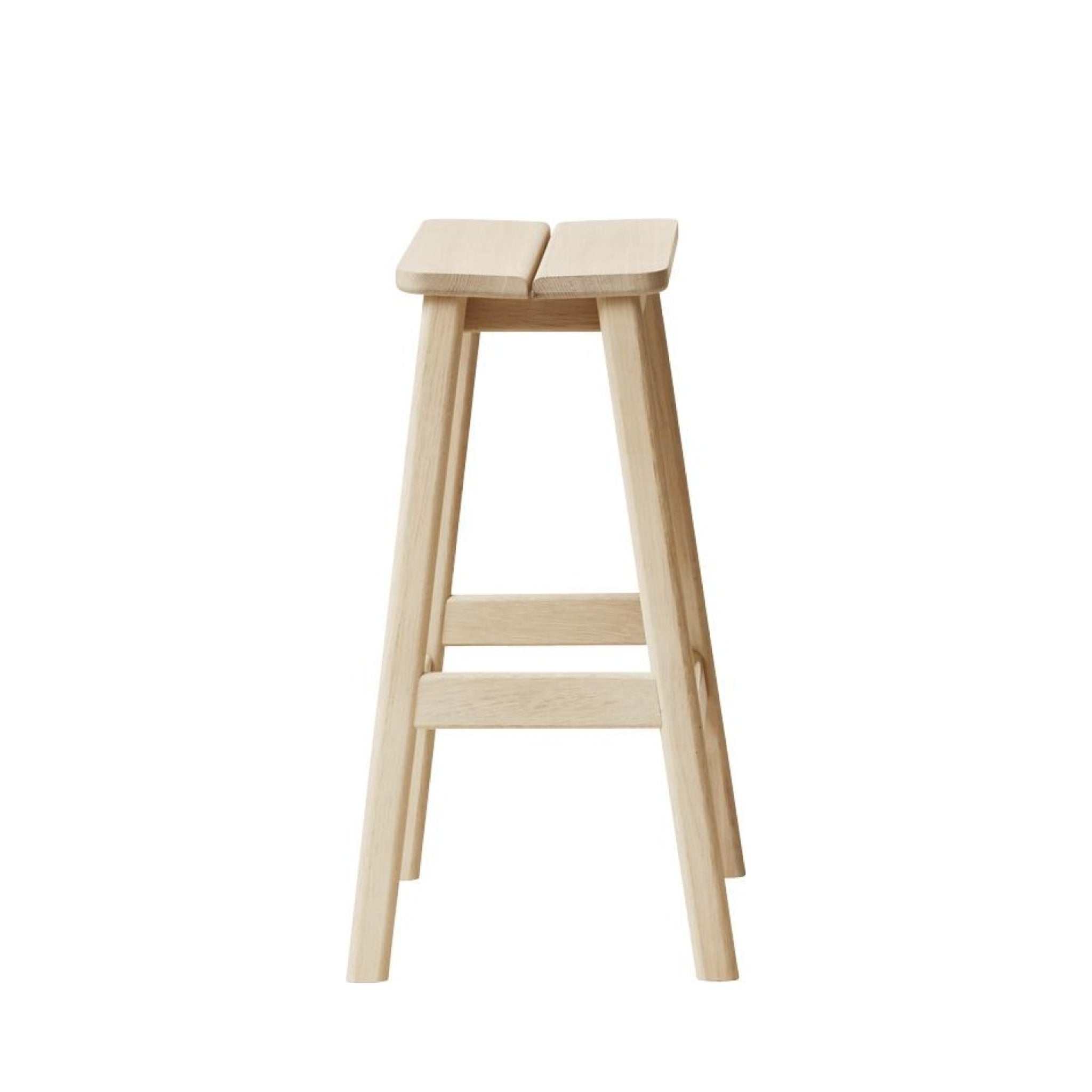 Form&Refine Angle Barhocker 65 cm, Weiss-Pigmentierte Eiche