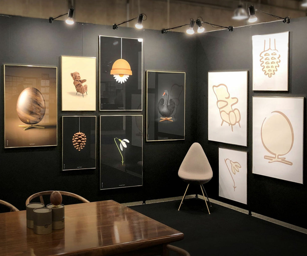 Brainchild pine cone classic poster, frame in black lacquered wood 30x40 cm, black background