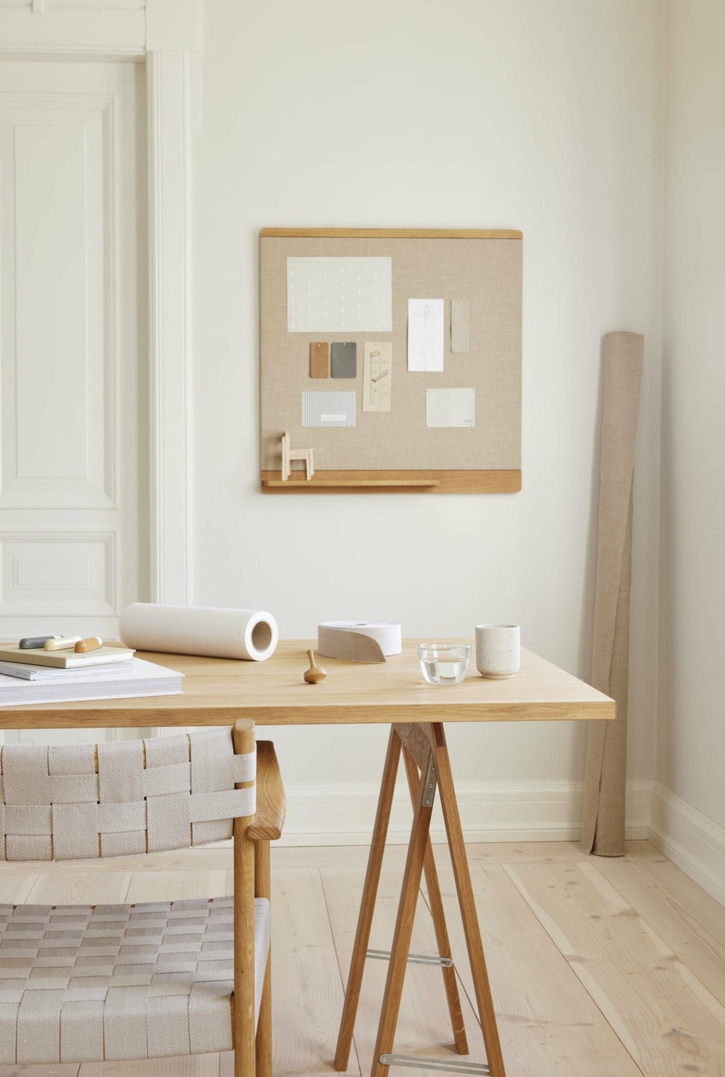 Form & Refine Rim Pinboard 75x75 Cm Solid Oak - Recycled Canvas Shelf