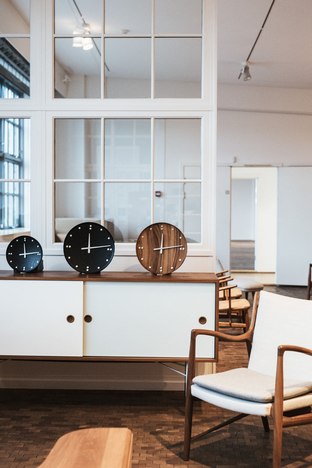 Architectmade Finn Juhl Wall Clock Black Ash, Ø35 cm