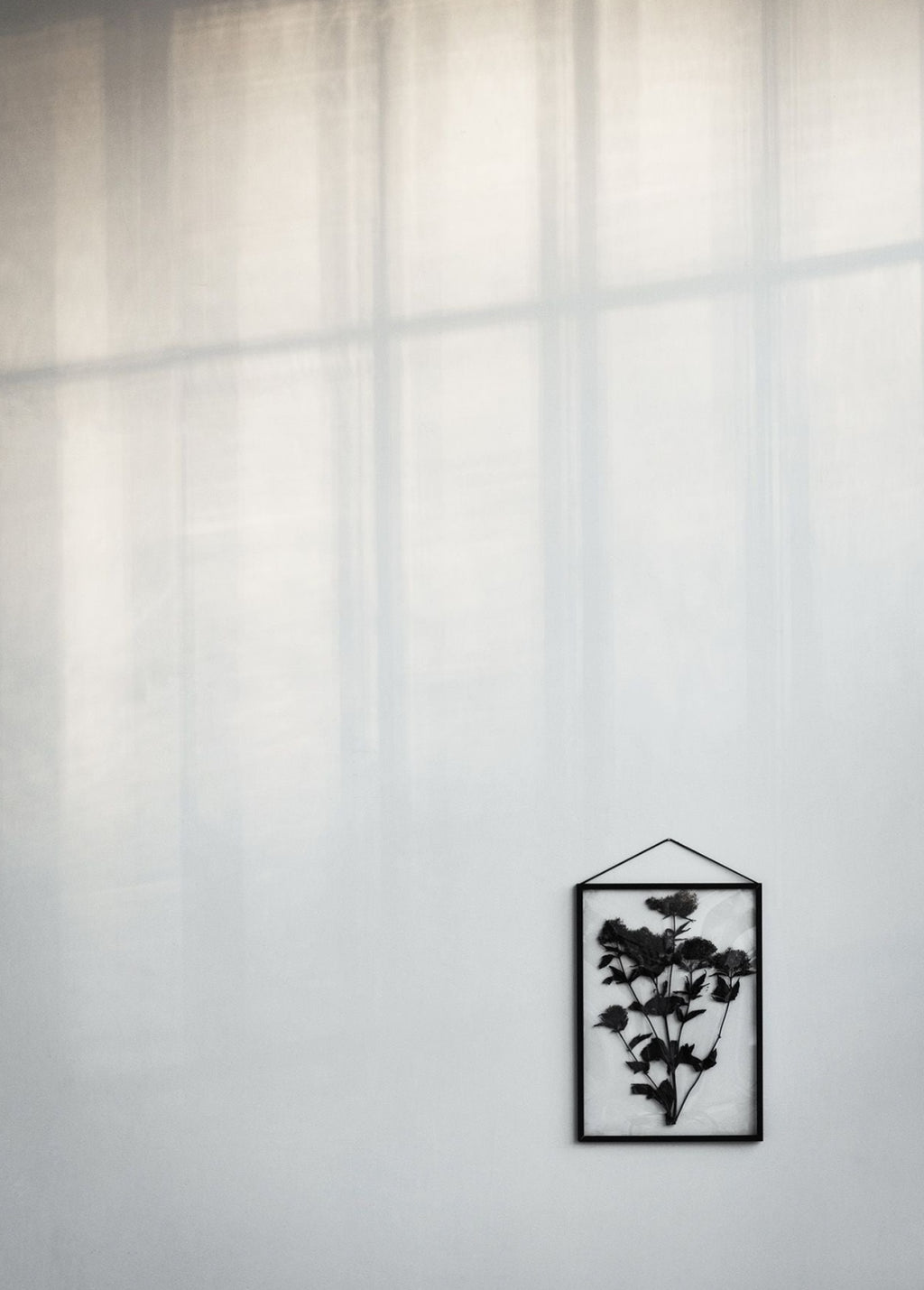 Sleek Moebe A3 Black Frame: Durable Aluminum & Acrylic Design, Made in Europe