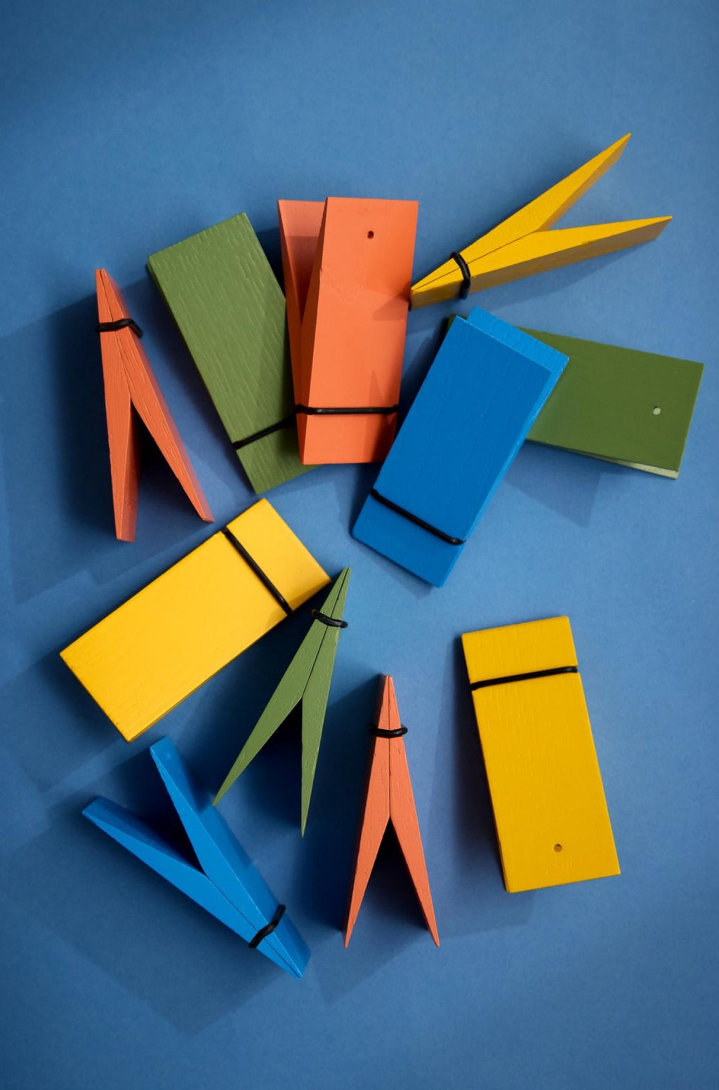 Moebe Pinch Blue: Stylish Oak Keepsake Holder for Treasured Memories