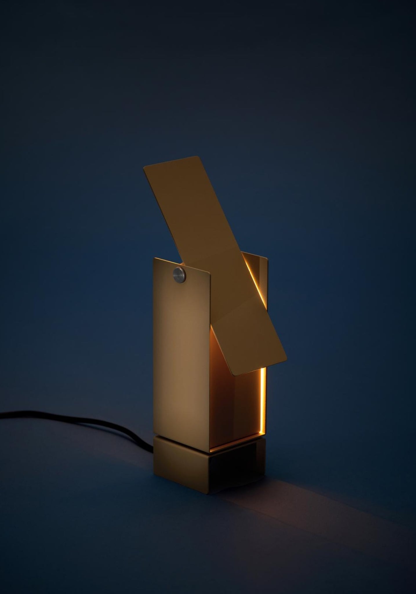 Illuminate Your Space with MOEBE's Sand Pivoting Table Lamp - Danish Design