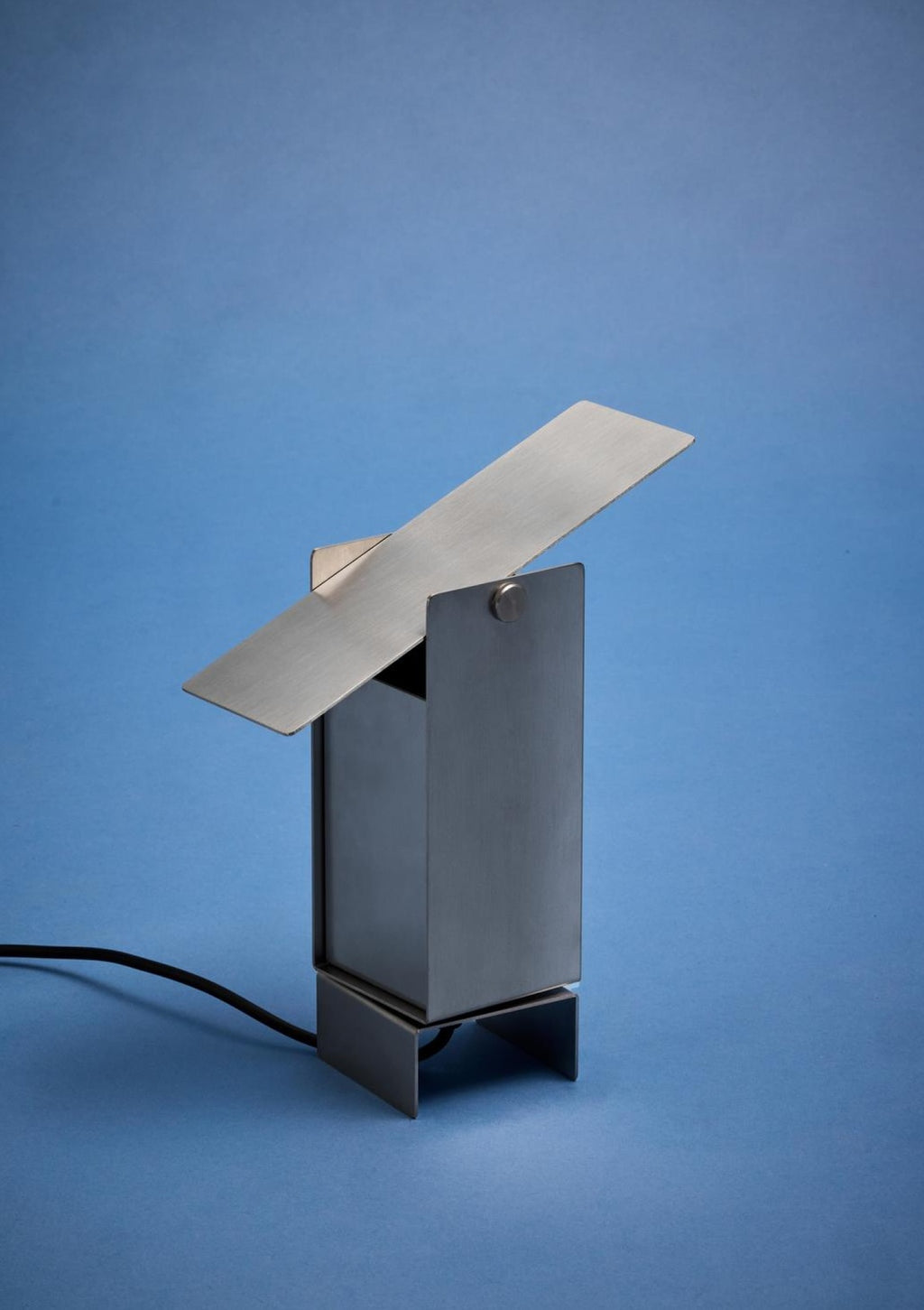 Illuminate Your Space with MOEBE's Stainless Steel Pivoting Table Lamp