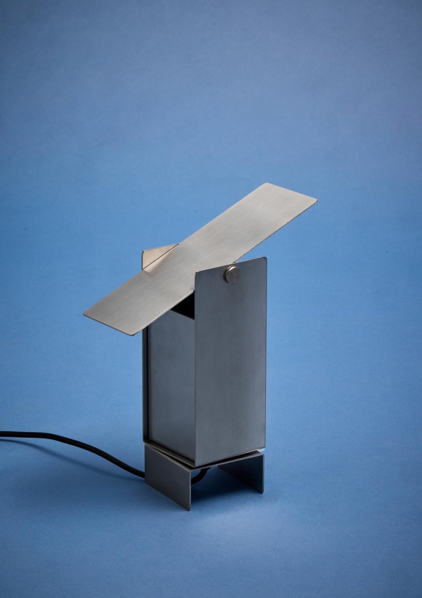 Illuminate Your Space with MOEBE's Stainless Steel Pivoting Table Lamp