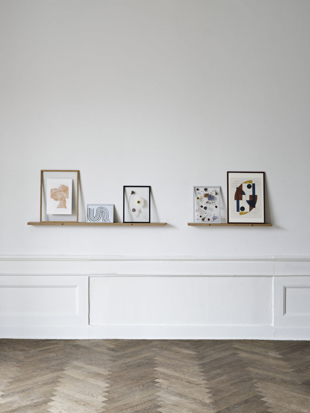 Moebe Gallery Shelf 115 cm Oak - Stylish Solid Wood Wall Decor Solution