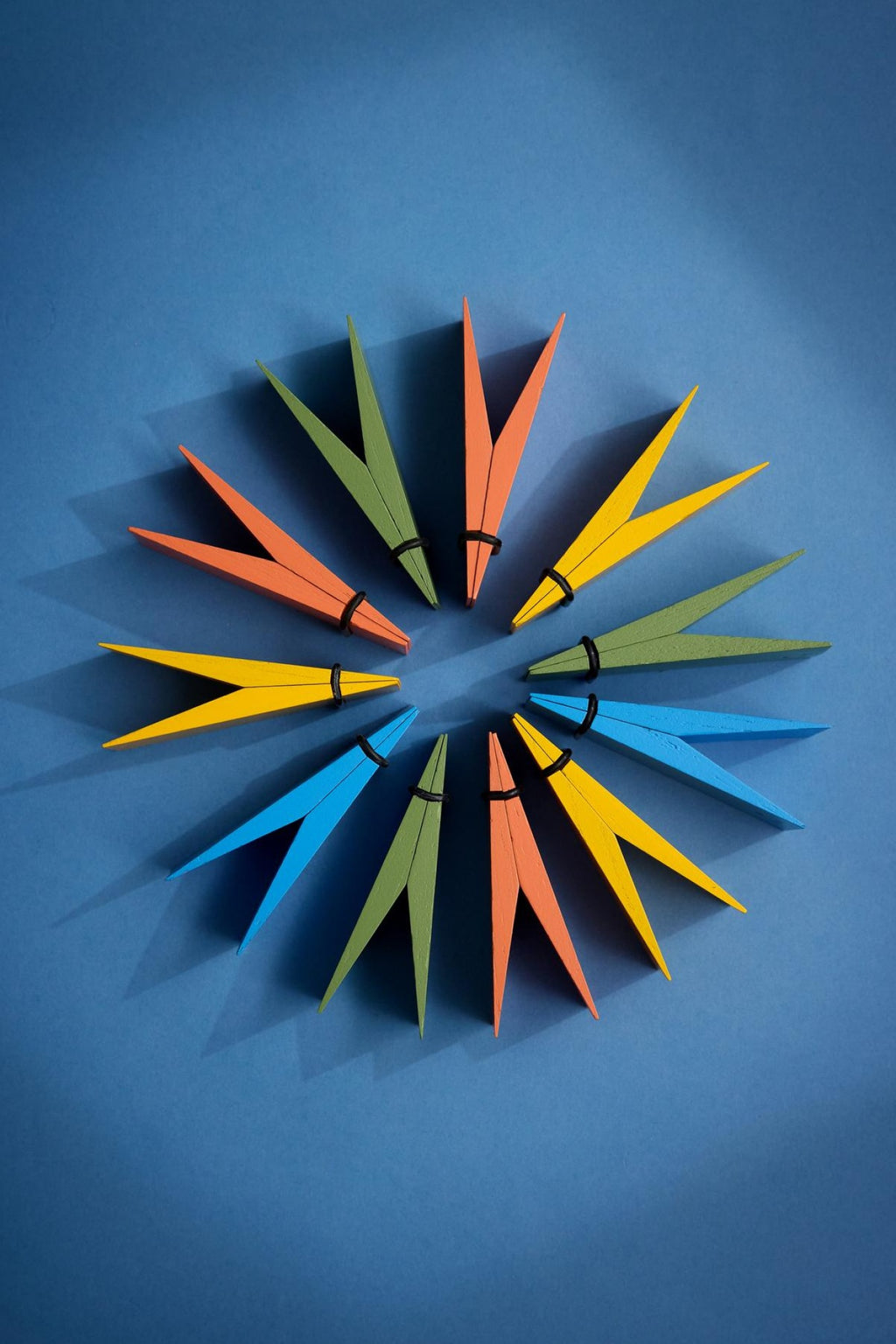 Moebe Pinch Yellow: Stylish Oak Keepsake Holder for Treasured Memories