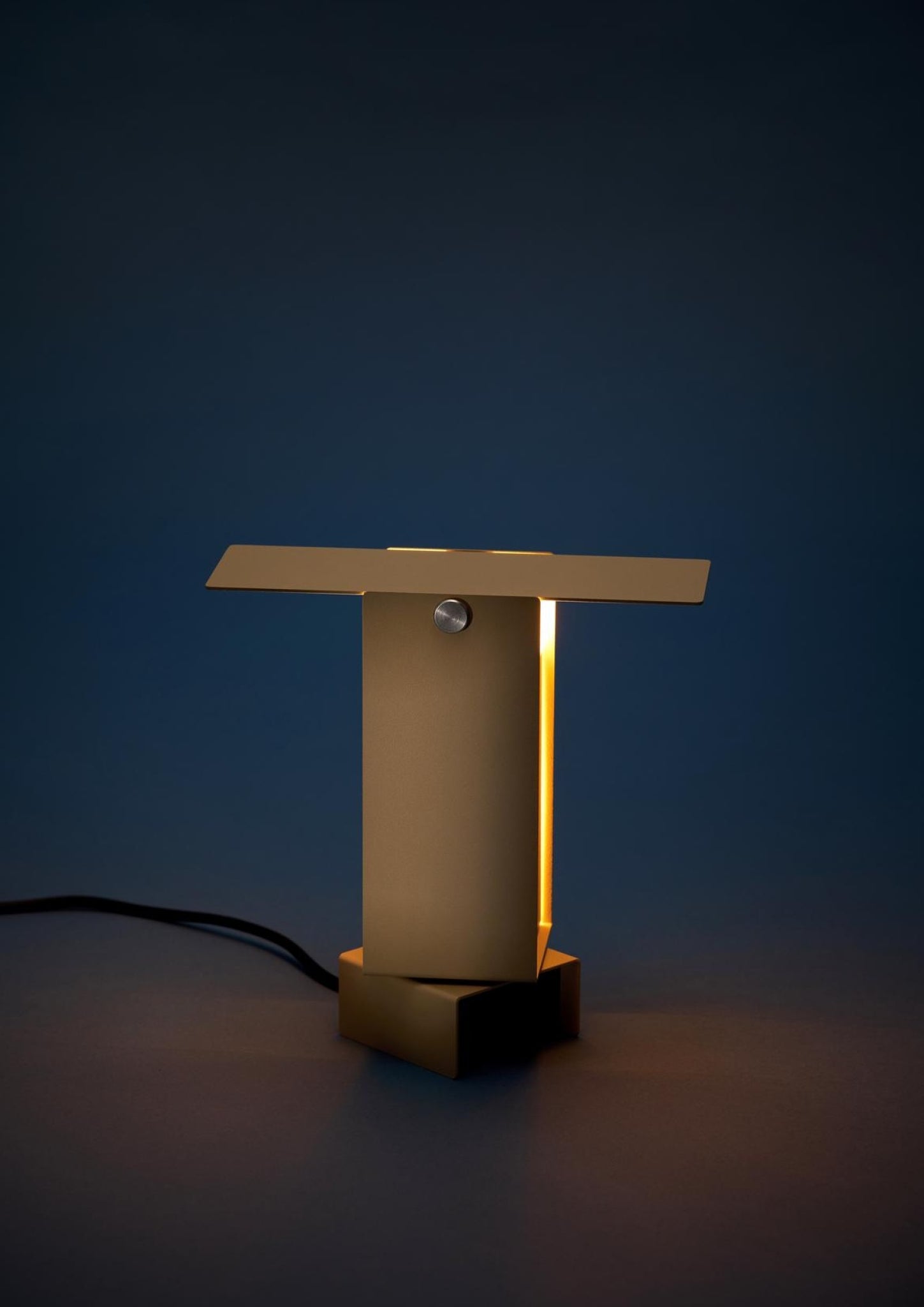 Illuminate Your Space with MOEBE's Sand Pivoting Table Lamp - Danish Design
