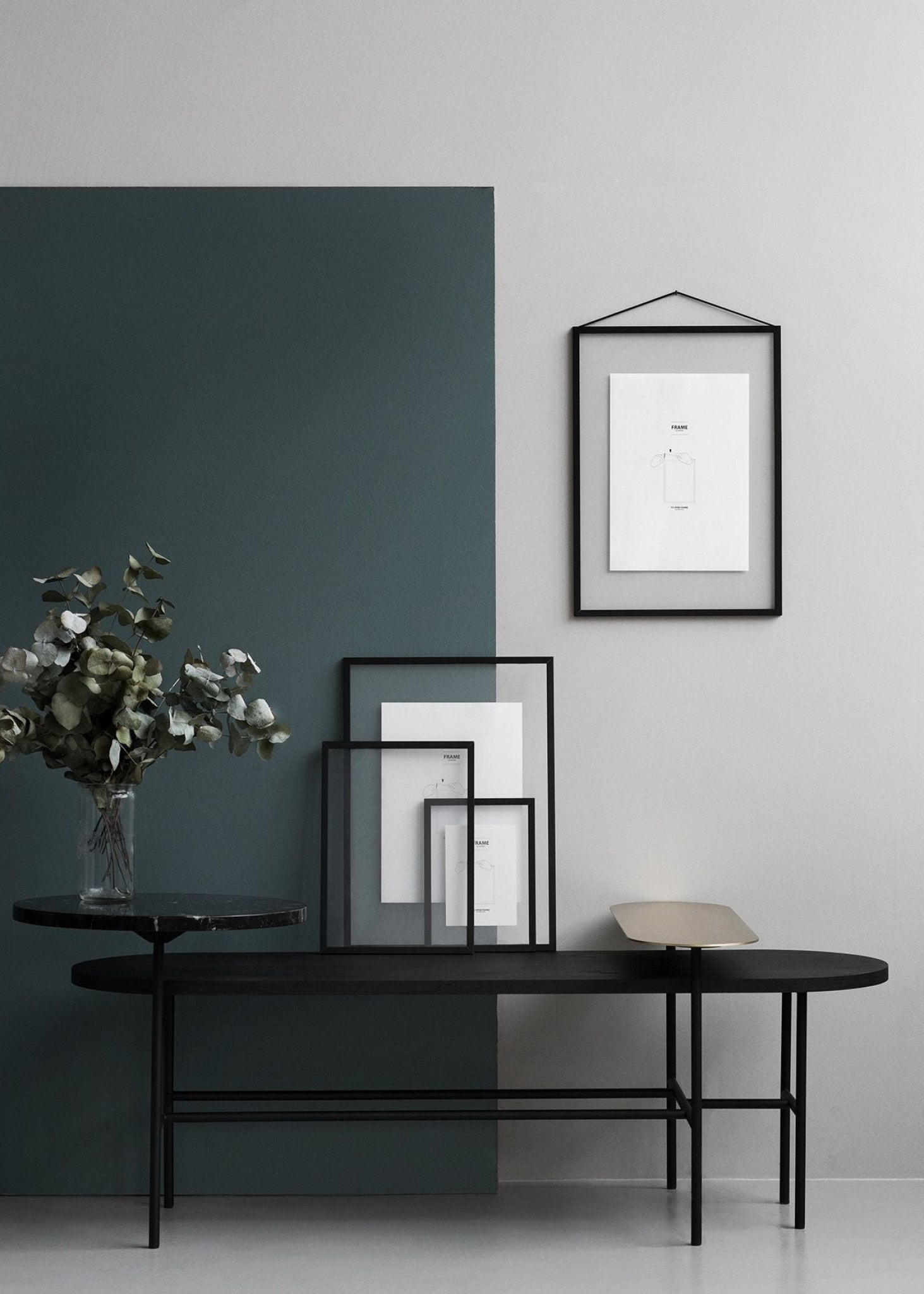 Sleek Moebe A3 Black Frame: Durable Aluminum & Acrylic Design, Made in Europe