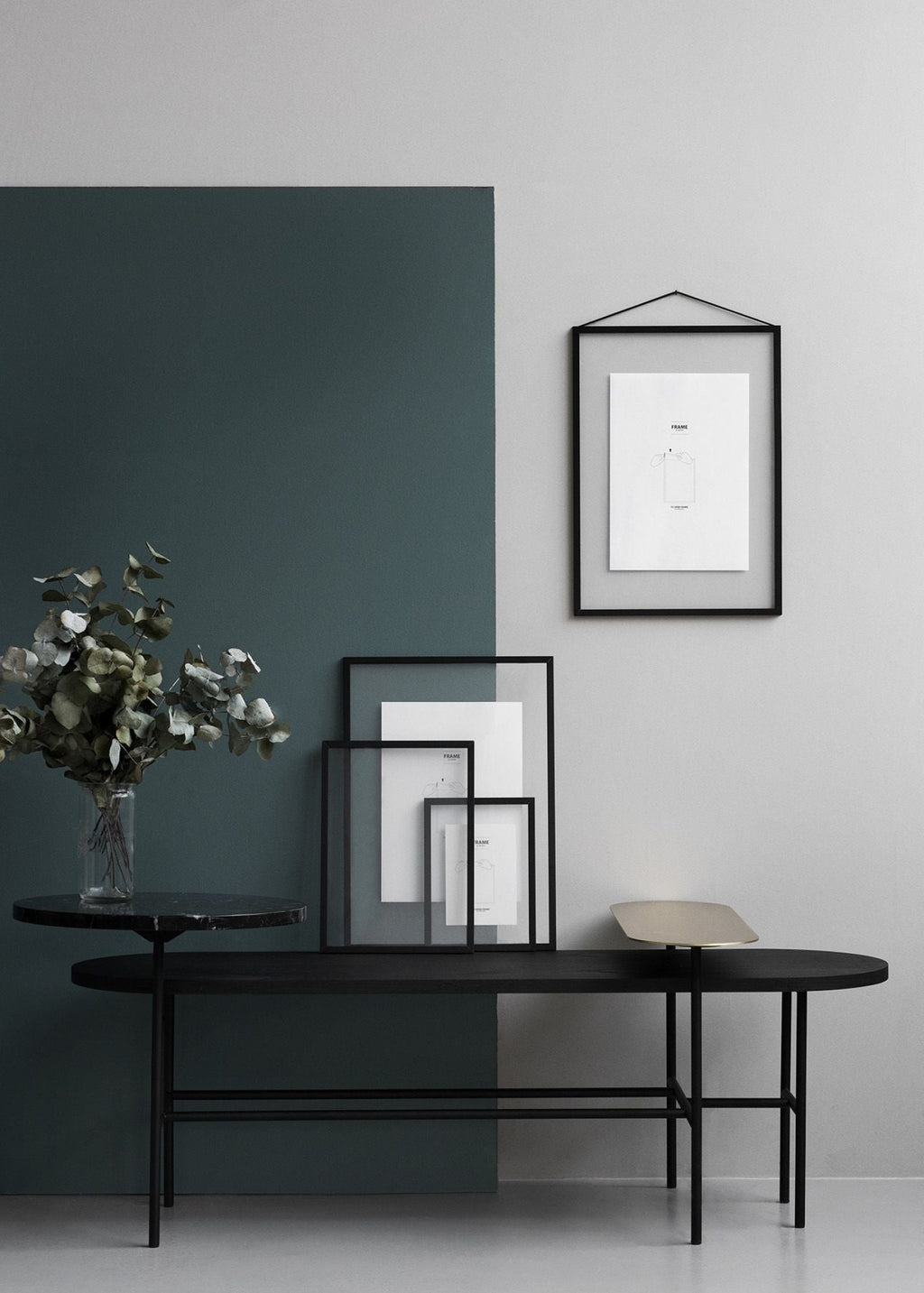 Sleek Moebe A5 Black Frame: Durable Aluminum & Acrylic Design, Made in Europe