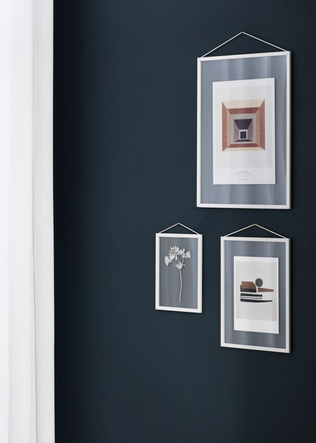 Moebe A5 White Frame: Stylish Acrylic & Aluminum Design, Made in Europe
