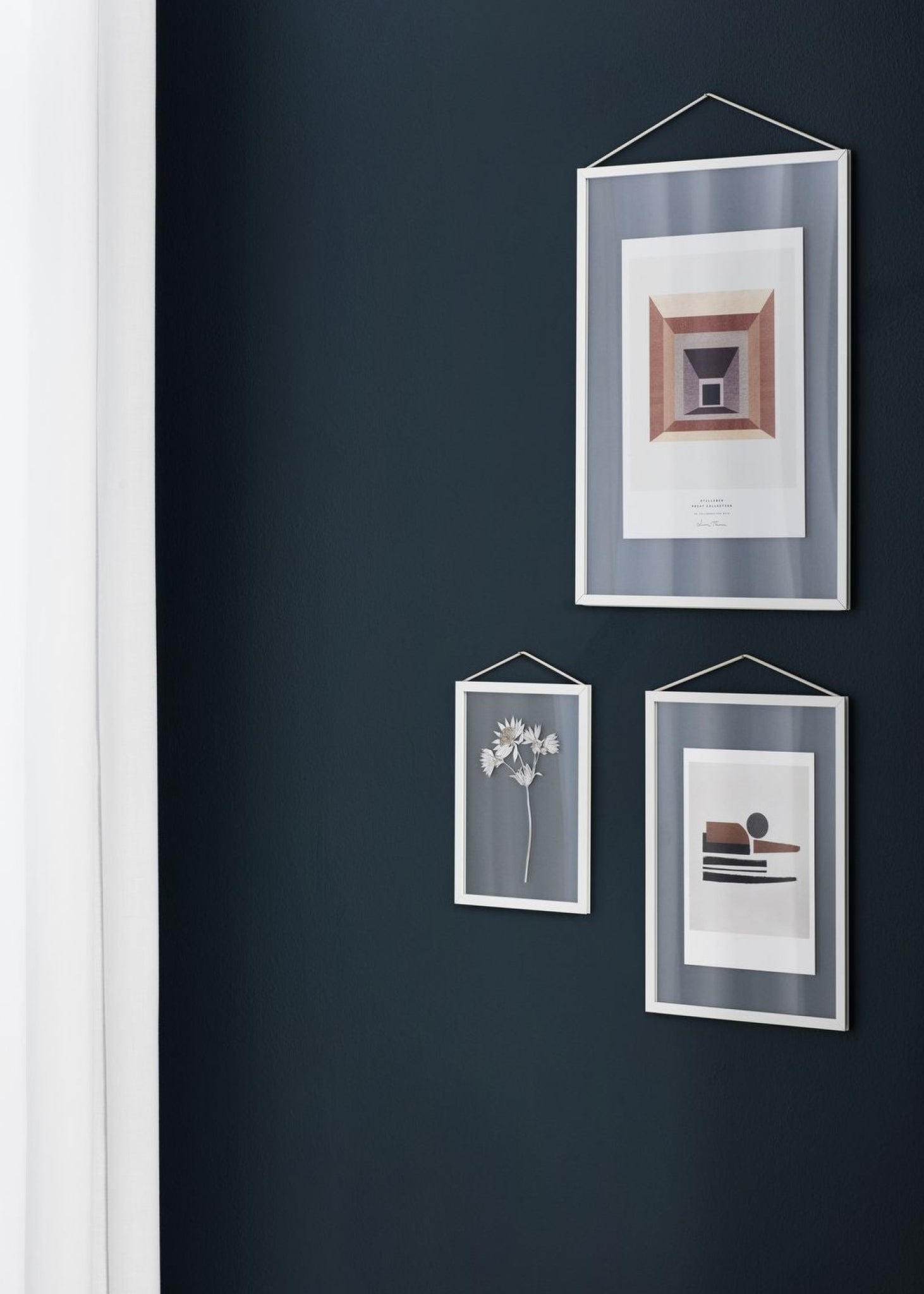 Moebe A5 White Frame: Stylish Acrylic & Aluminum Design, Made in Europe