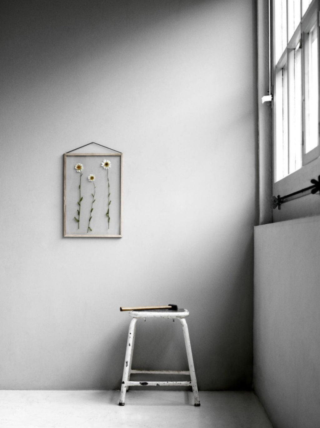 Moebe A4 Oak Frame: Stylish Acrylic & Oak Design, Made in Europe