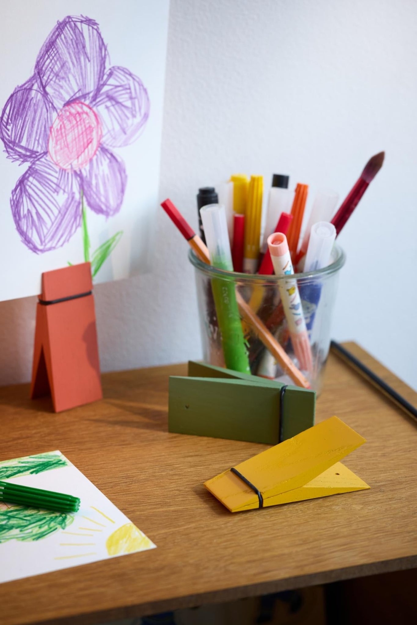 Moebe Pinch Yellow: Stylish Oak Keepsake Holder for Treasured Memories