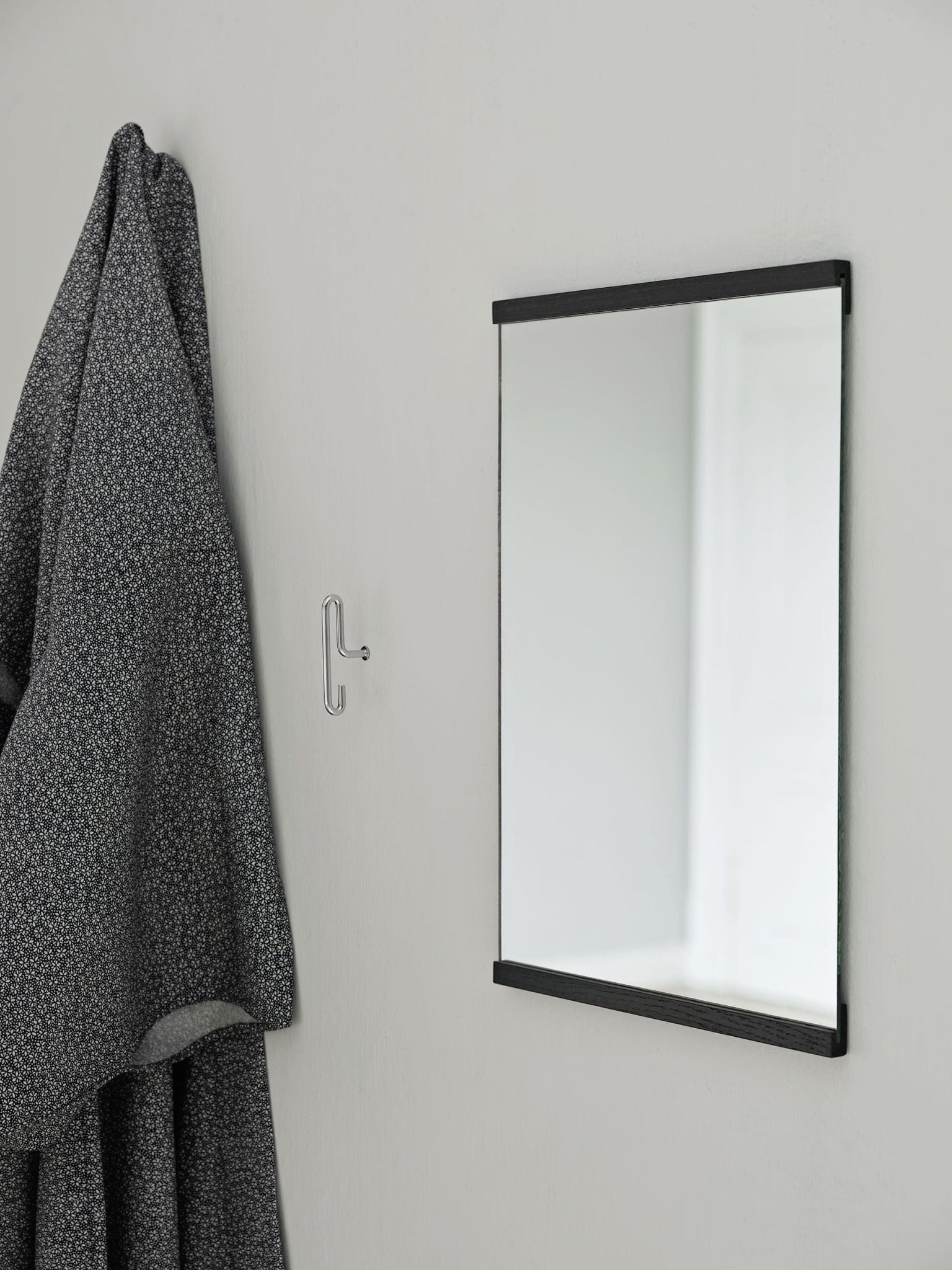 Moebe Black Rectangular Wall Mirror 43.3x30 cm - Minimalist Oak Design