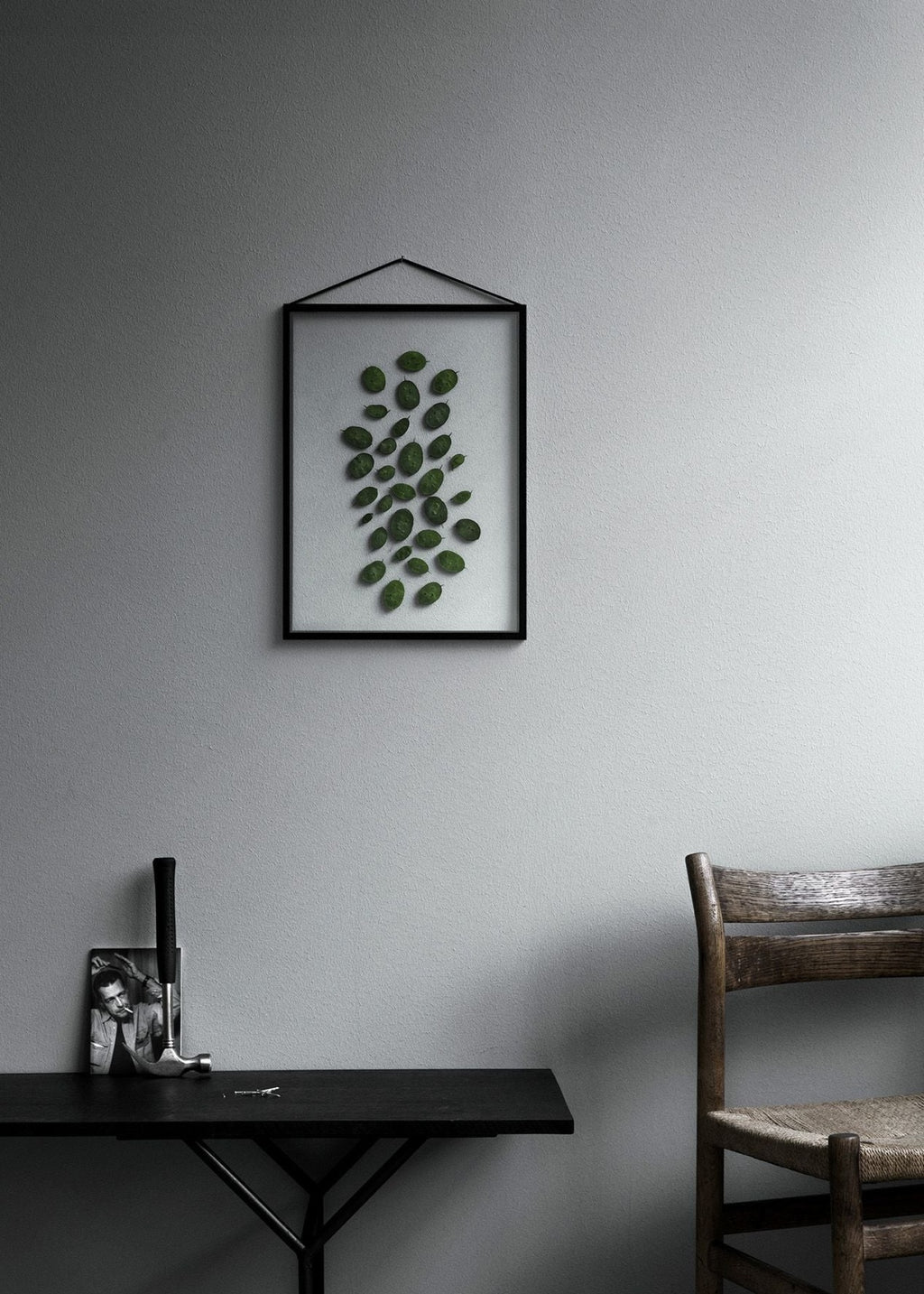 Sleek Moebe A3 Black Frame: Durable Aluminum & Acrylic Design, Made in Europe