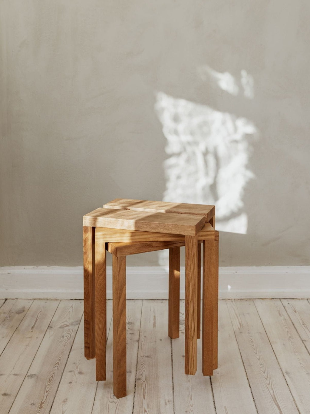 Versatile Moebe Peg Stool: Oak Seat, Table & Stand - Stackable & Portable