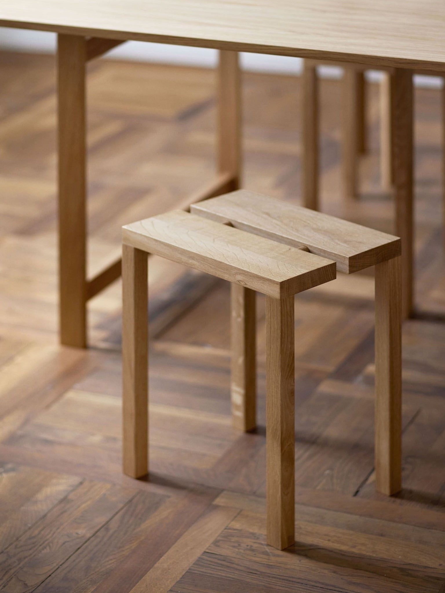 Versatile Moebe Peg Stool: Oak Seat, Table & Stand - Stackable & Portable