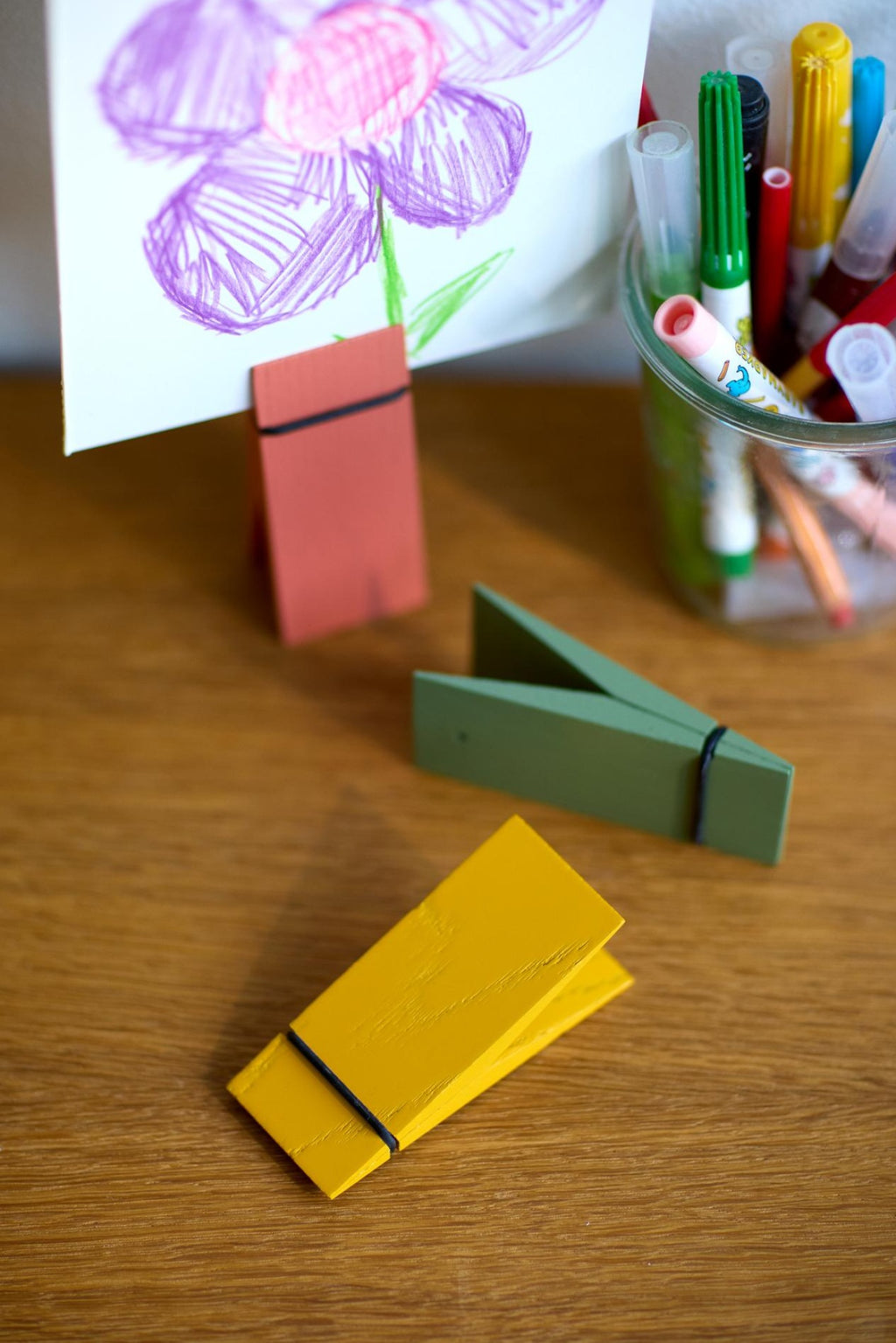 Moebe Pinch Yellow: Stylish Oak Keepsake Holder for Treasured Memories