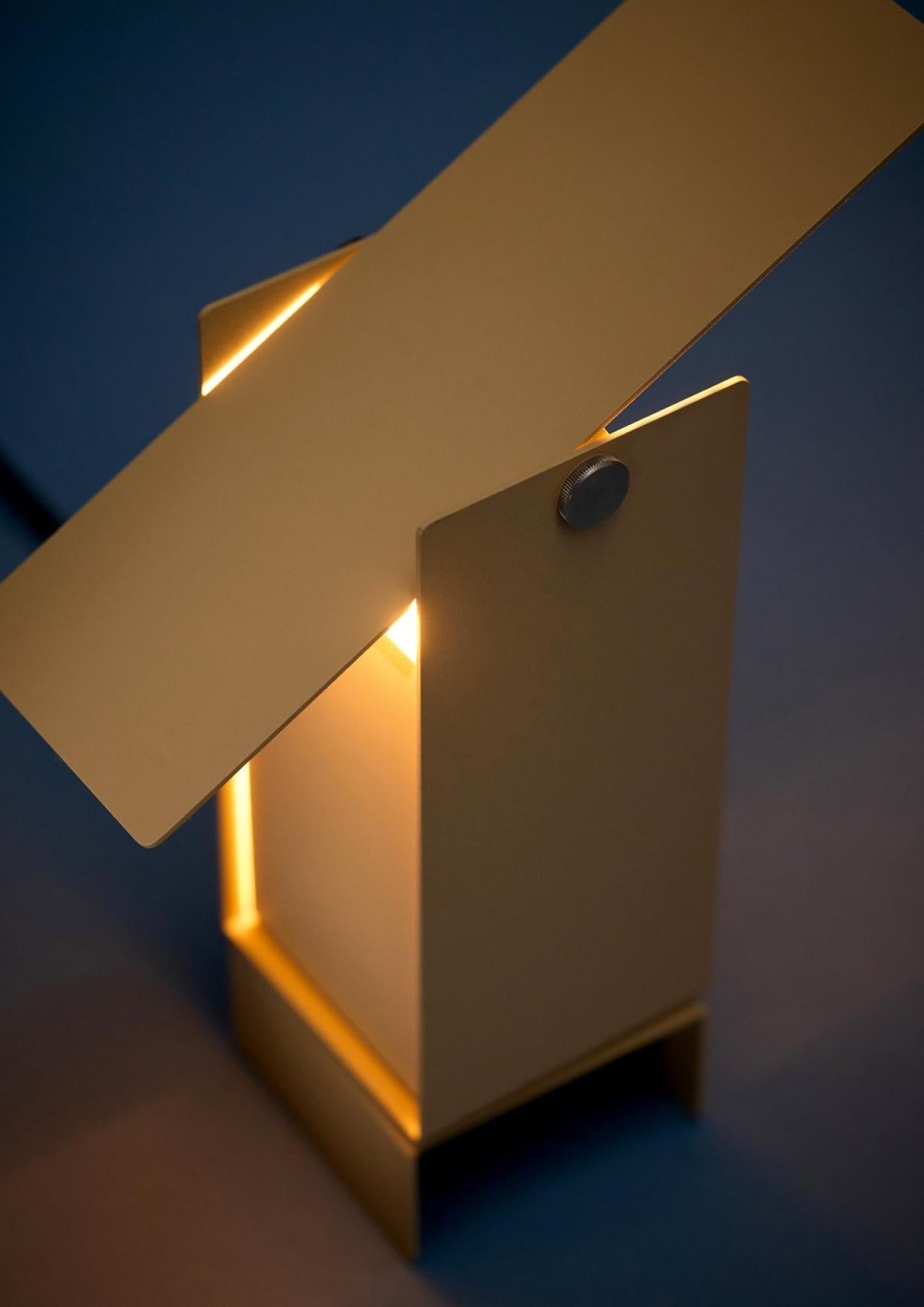 Illuminate Your Space with MOEBE's Sand Pivoting Table Lamp - Danish Design