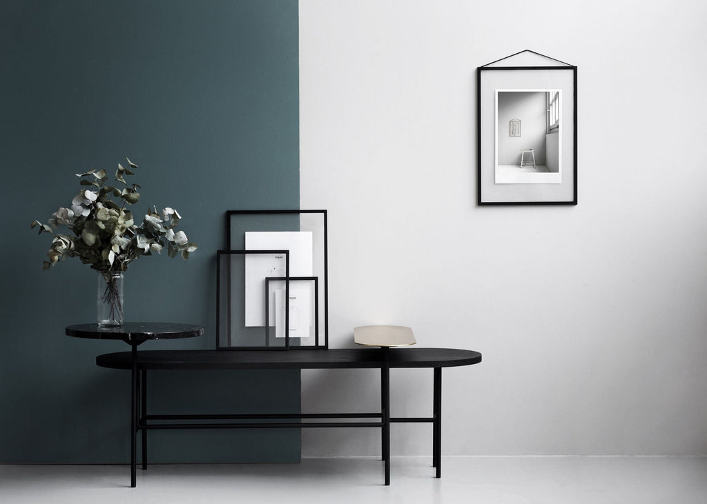 Sleek Moebe A5 Black Frame: Durable Aluminum & Acrylic Design, Made in Europe