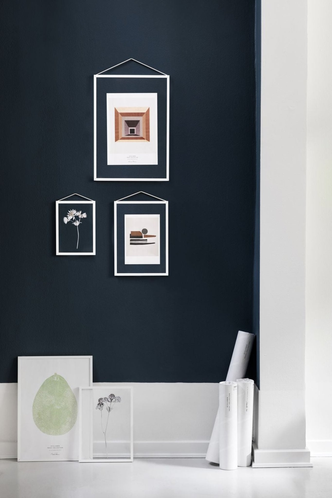 Moebe A4 White Frame: Sleek Aluminum & Acrylic Design, Made in Europe