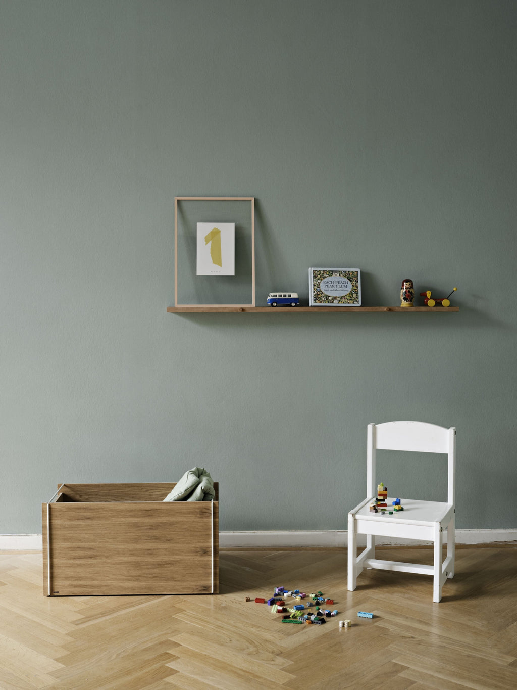 Moebe Gallery Shelf 115 cm Oak - Stylish Solid Wood Wall Decor Solution