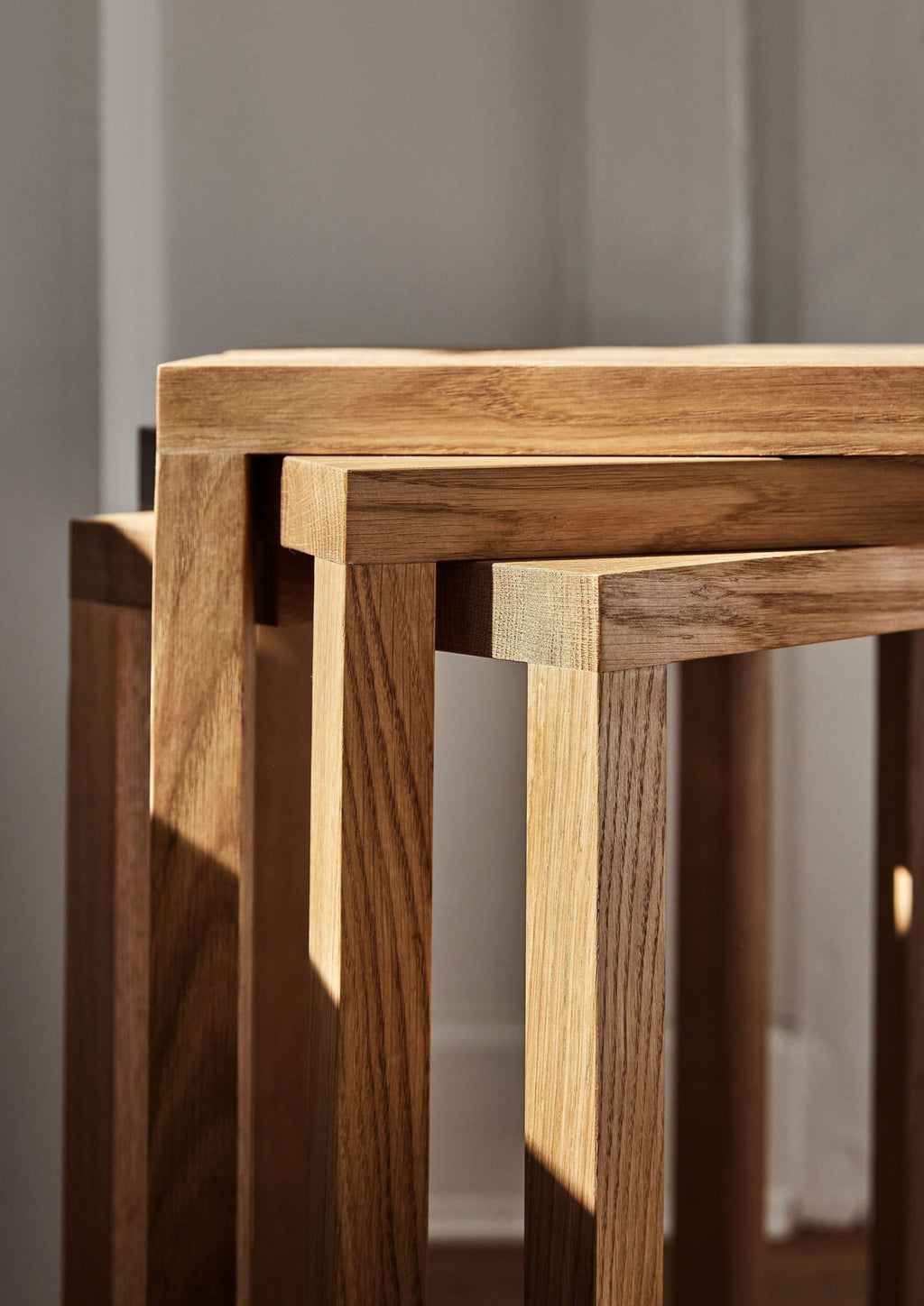 Versatile Moebe Peg Stool: Oak Seat, Table & Stand - Stackable & Portable