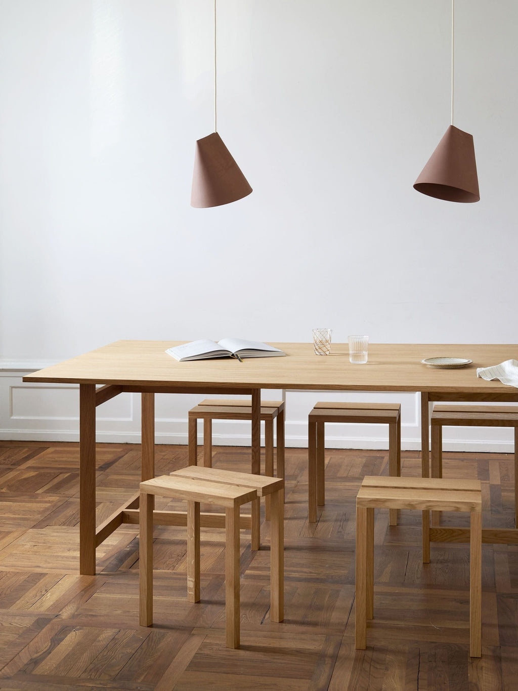 Versatile Moebe Peg Stool: Oak Seat, Table & Stand - Stackable & Portable