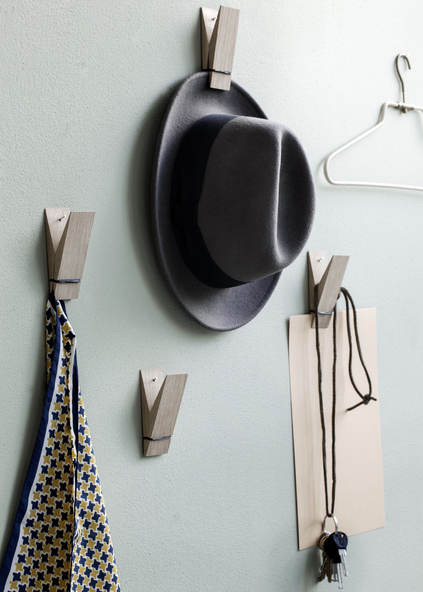 Moebe Oak Wooden Clips - Versatile Pinch Series for Home & Office Use