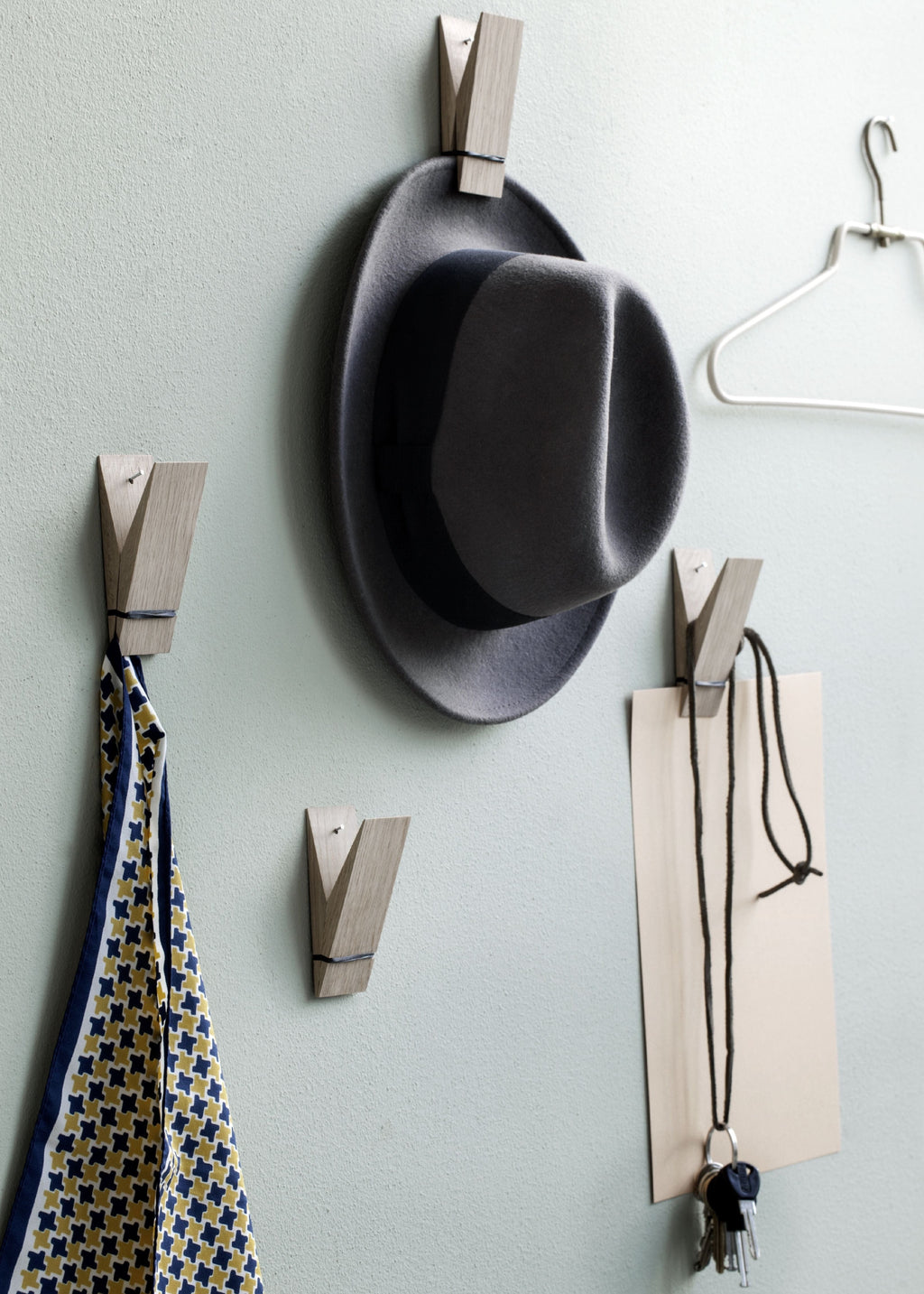 Moebe Oak Wooden Clips - Versatile Pinch Series for Home & Office Use