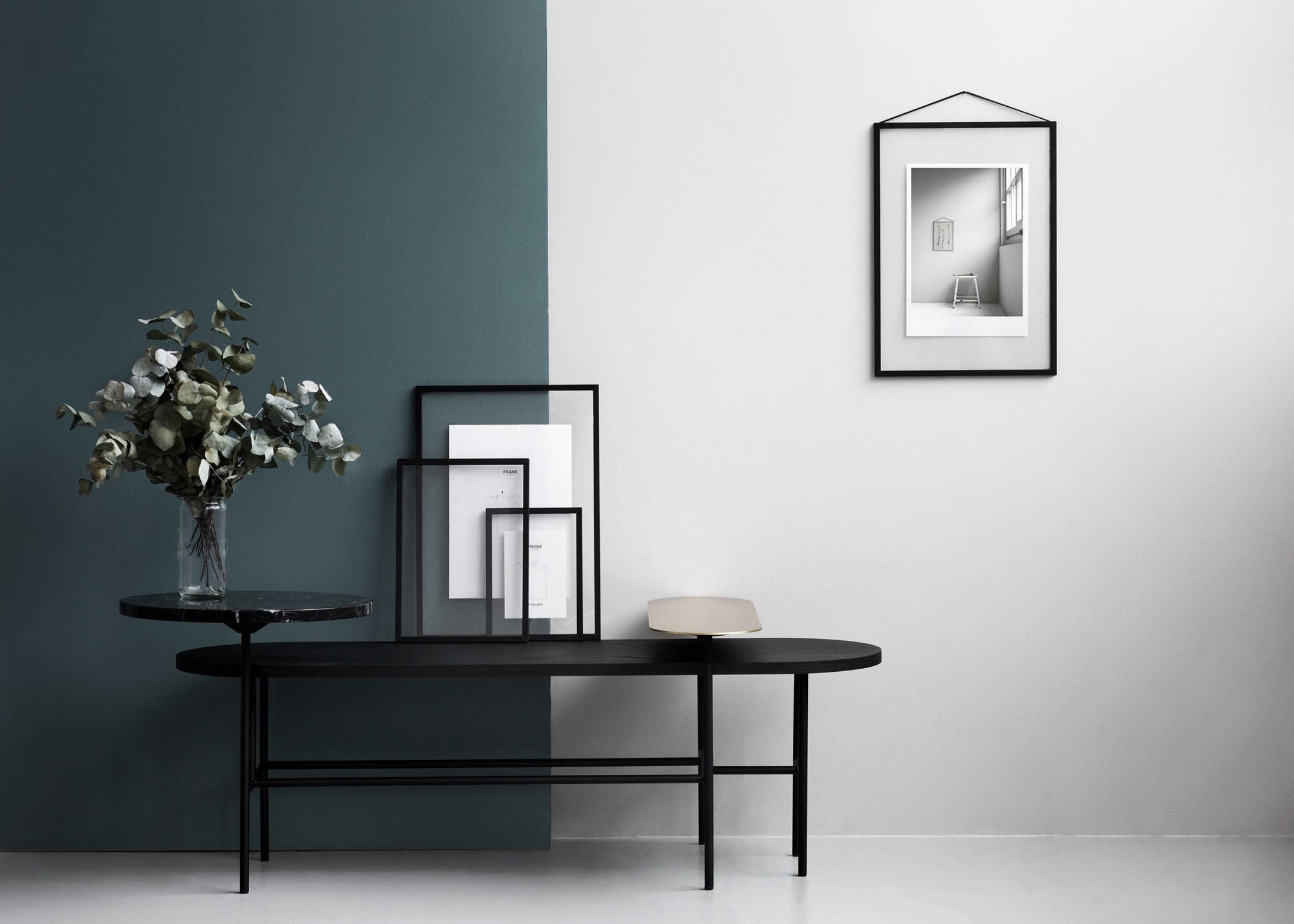 Sleek Moebe A3 Black Frame: Durable Aluminum & Acrylic Design, Made in Europe