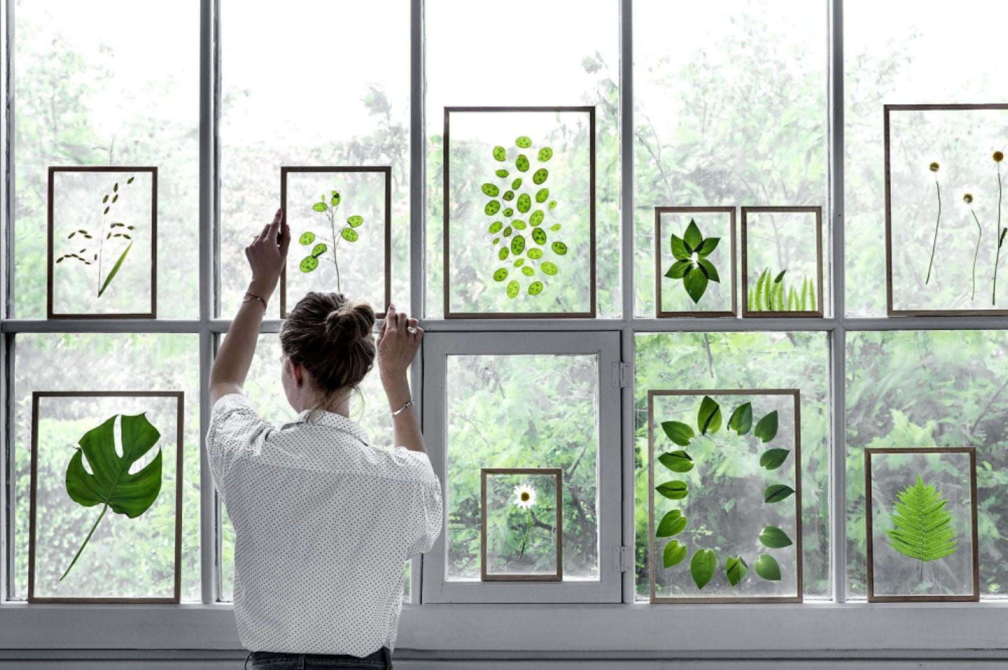 Moebe A3 Oak Frame: Stylish European Design with Acrylic Glass