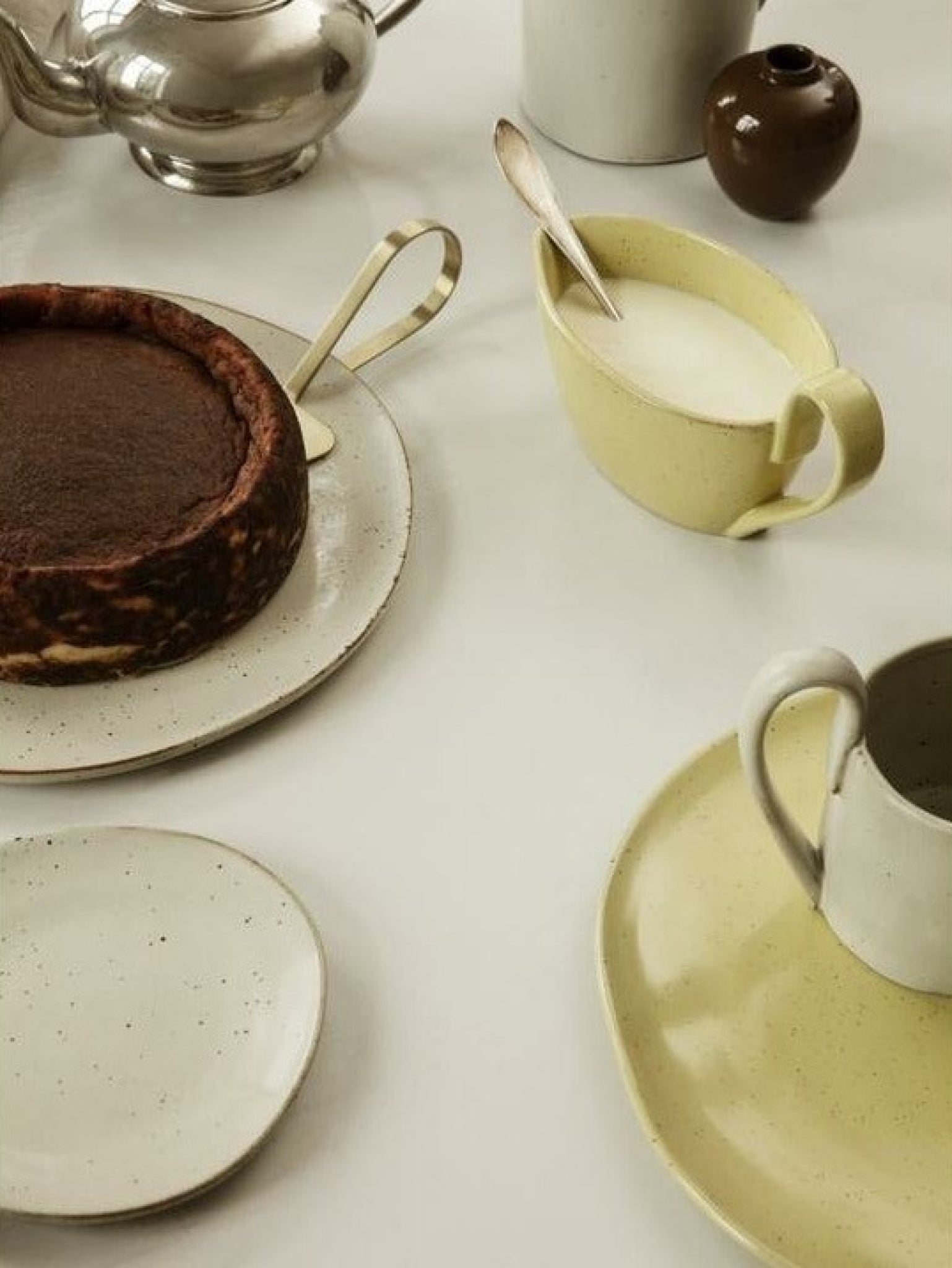 Ferm Living Flow Plate øx H 15x1.5, Off White Speckle