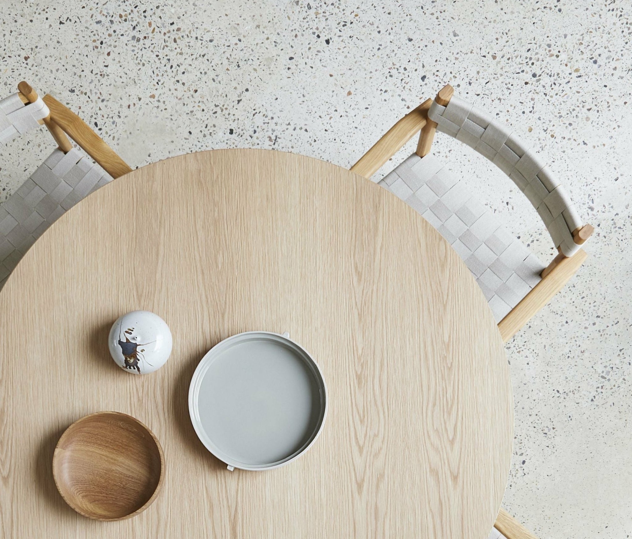 Form & Refine Alcoa Tray ø30 Cm. Light Grey