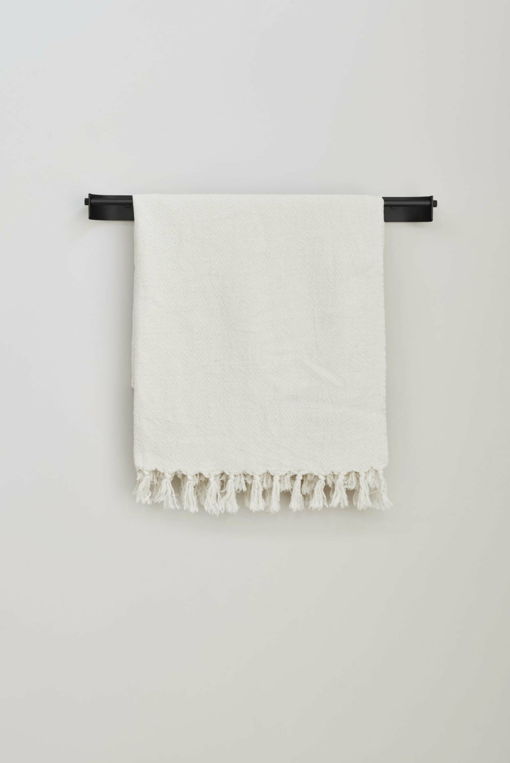 Form & Refine Arc Wall-mounted Towel Bar Single - Black Steel, Knurled