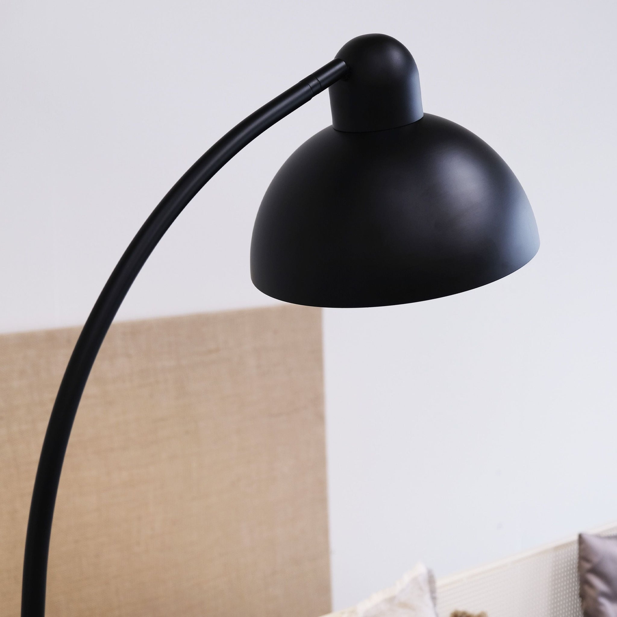 Dyberg Larsen Eric floor lamp, black