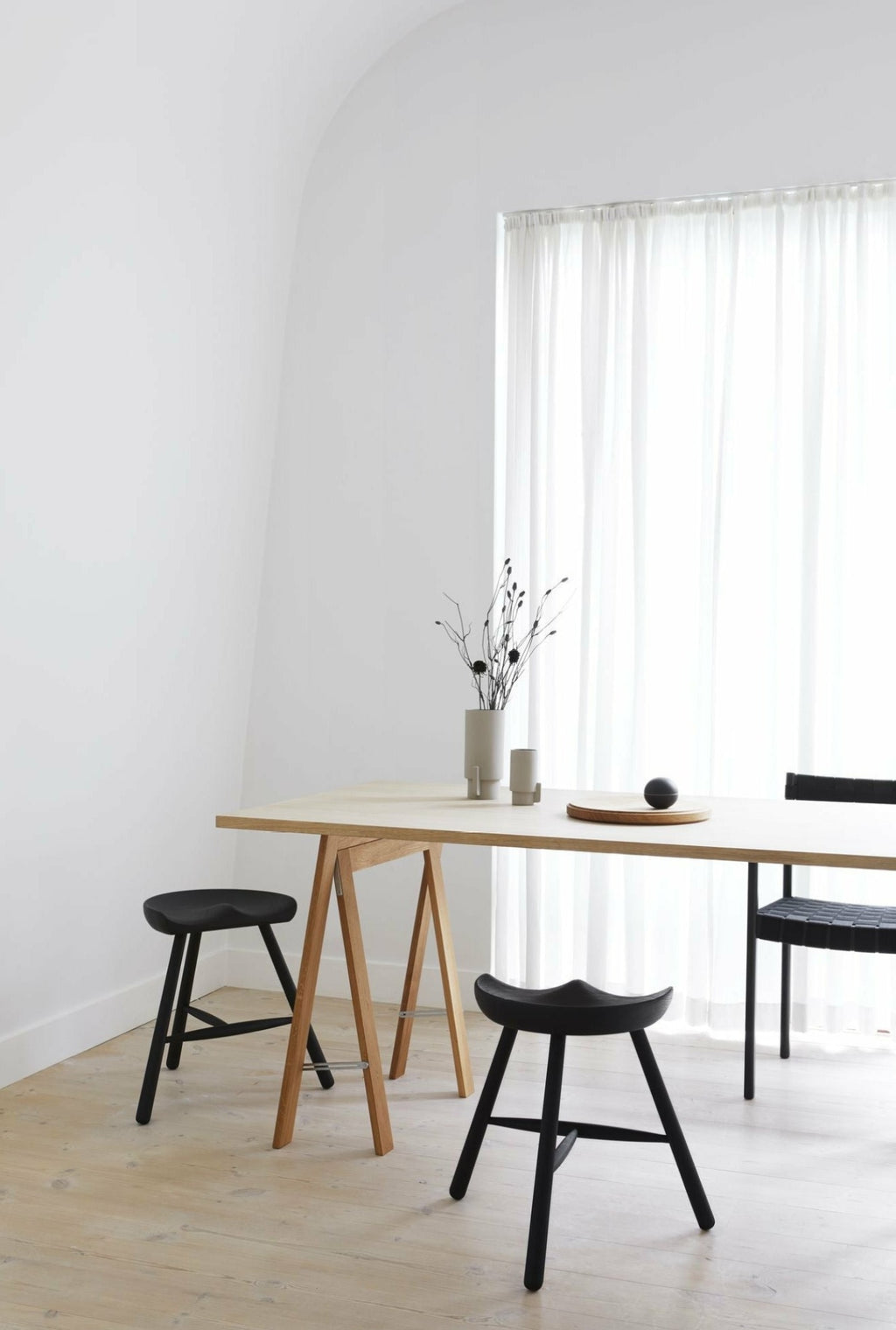 Form & Refine Shoemaker Chair 49 - Black-Stained Solid Beech, Danish