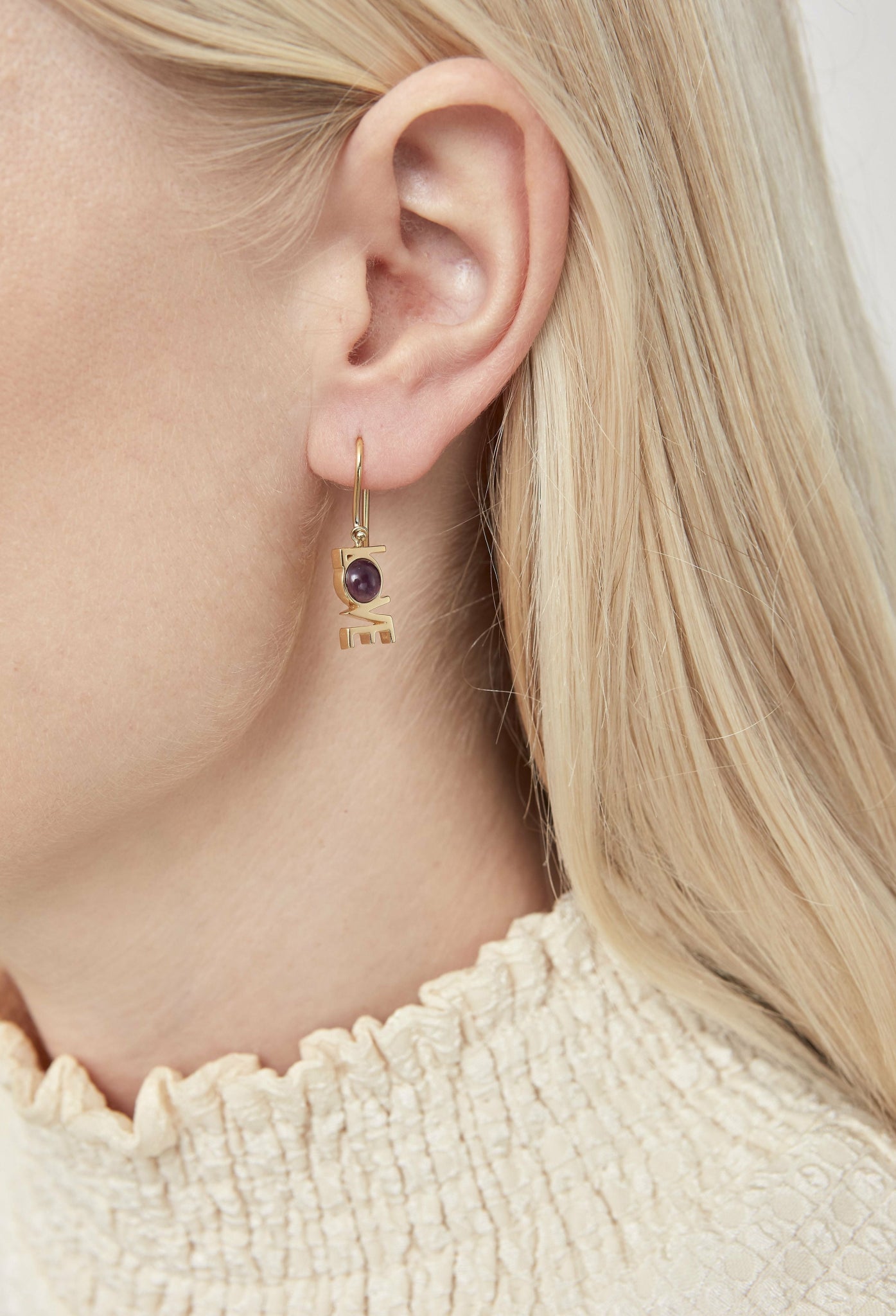 Design Letters Great Love Earrings 1 PCs 18k Gold Plated, Amethyst Violet