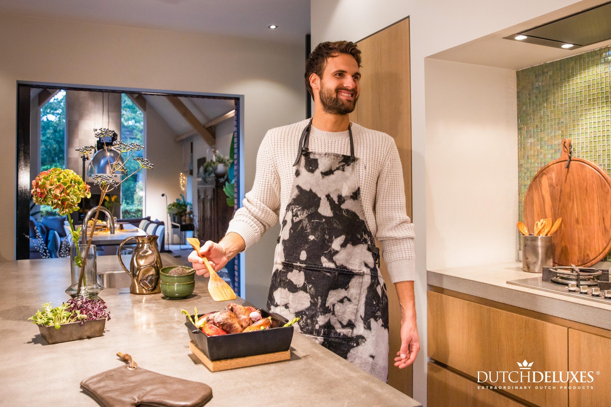 Dutchdeluxes apron in BBQ style, black stained