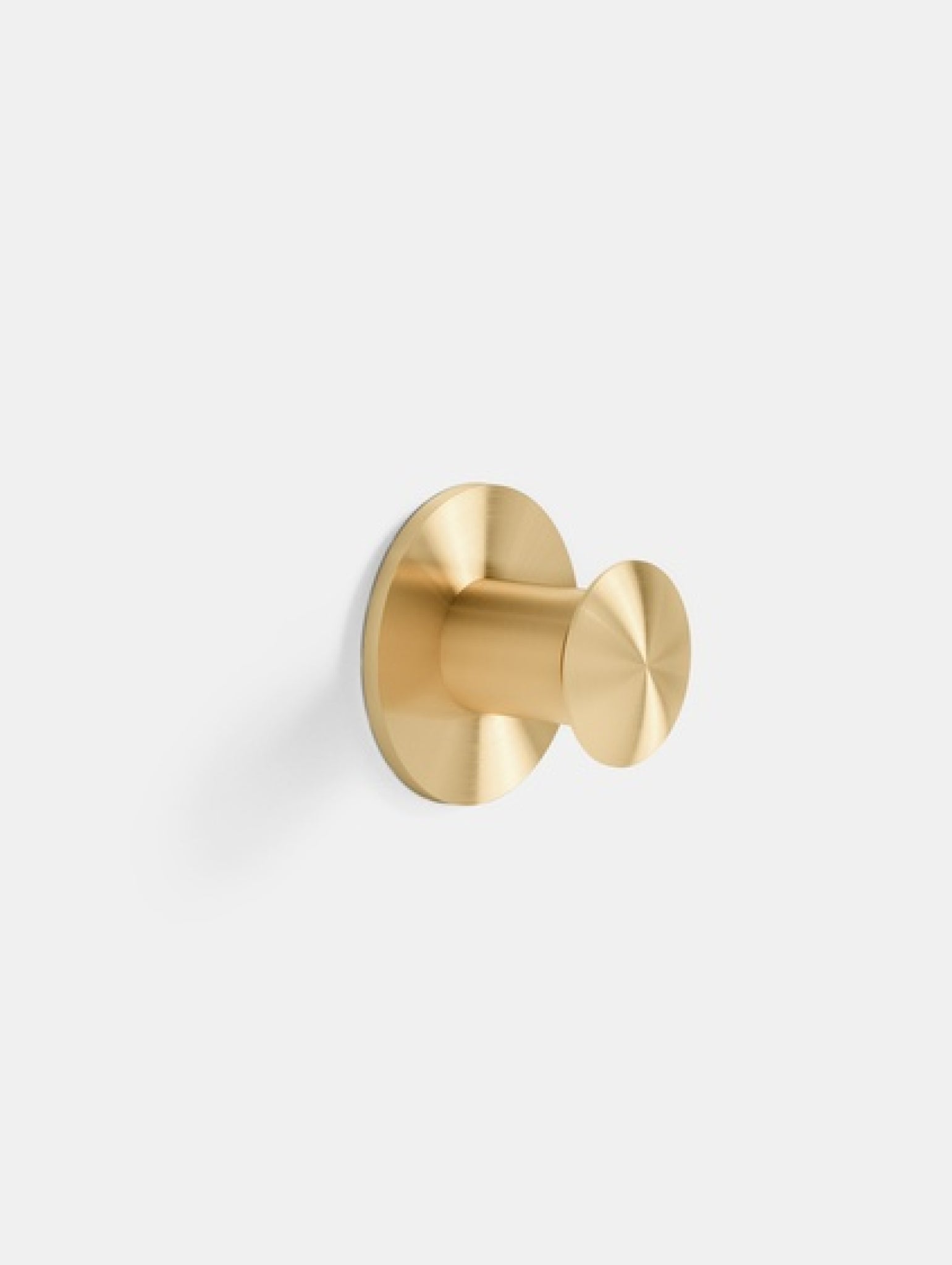Moebe Knob, Brass