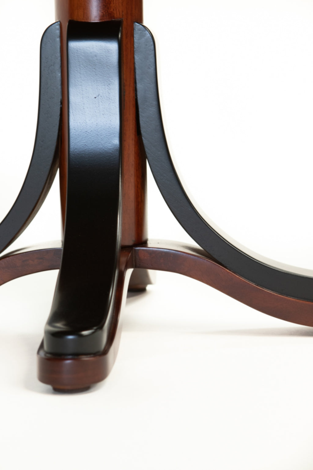 Authentic Models Mariner Star Side Table Øxh 55x55