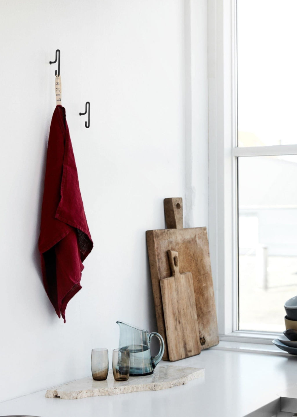 Moebe Wall Hook Set: Stylish Black Steel Hooks for Versatile Hanging