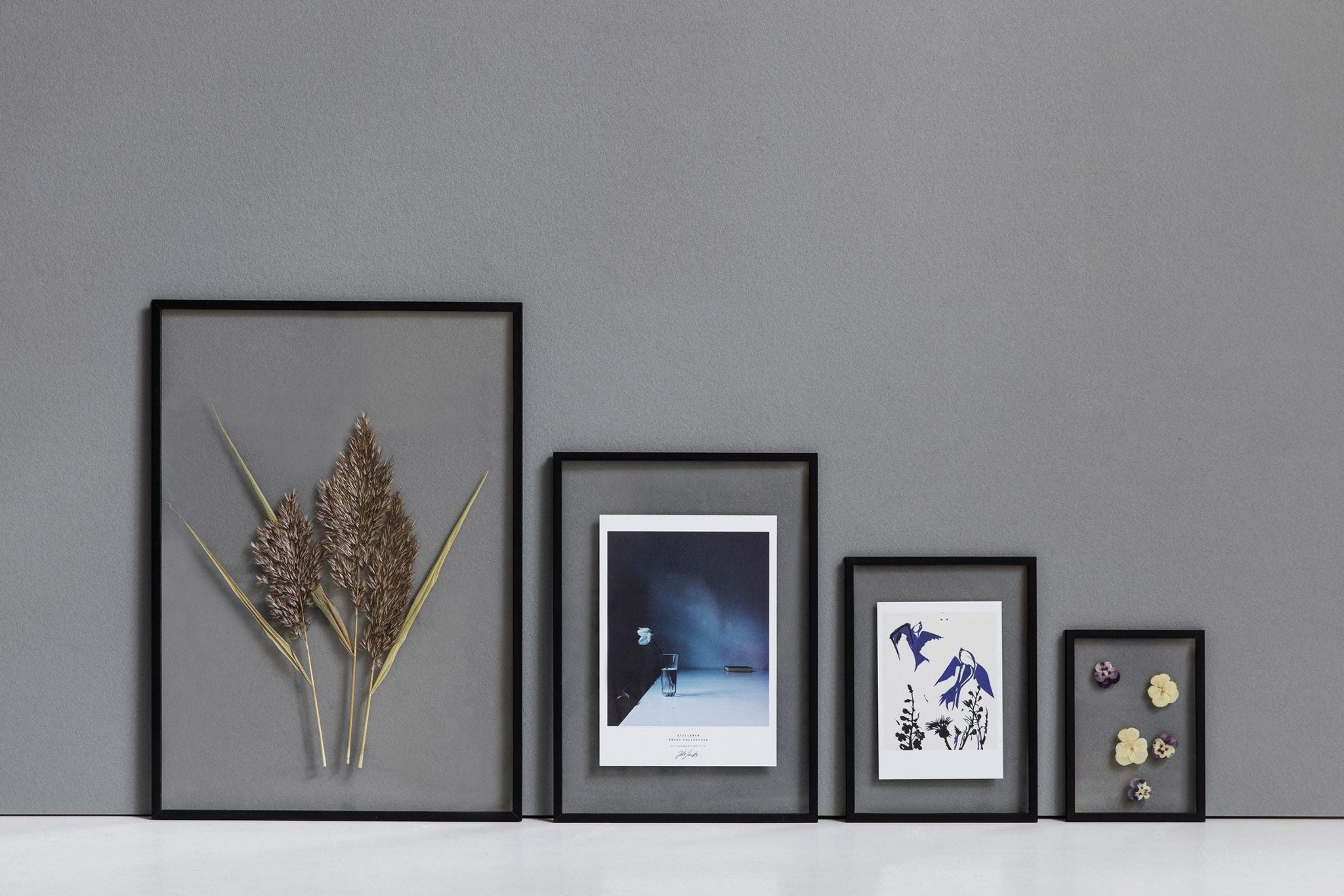 Sleek Moebe A5 Black Frame: Durable Aluminum & Acrylic Design, Made in Europe