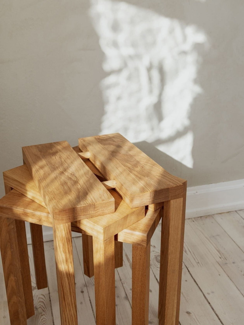 Versatile Moebe Peg Stool: Oak Seat, Table & Stand - Stackable & Portable