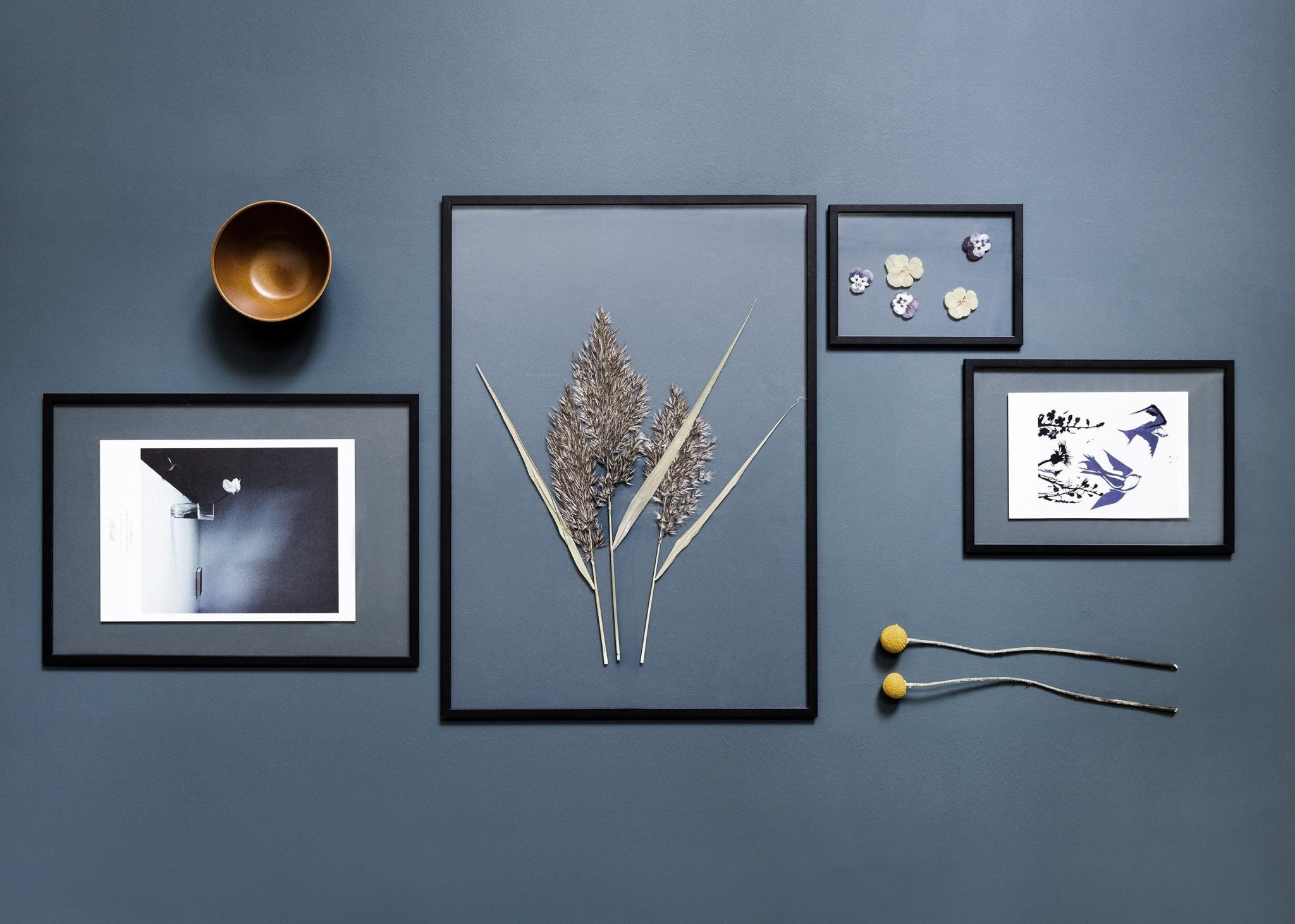 Sleek Moebe A5 Black Frame: Durable Aluminum & Acrylic Design, Made in Europe