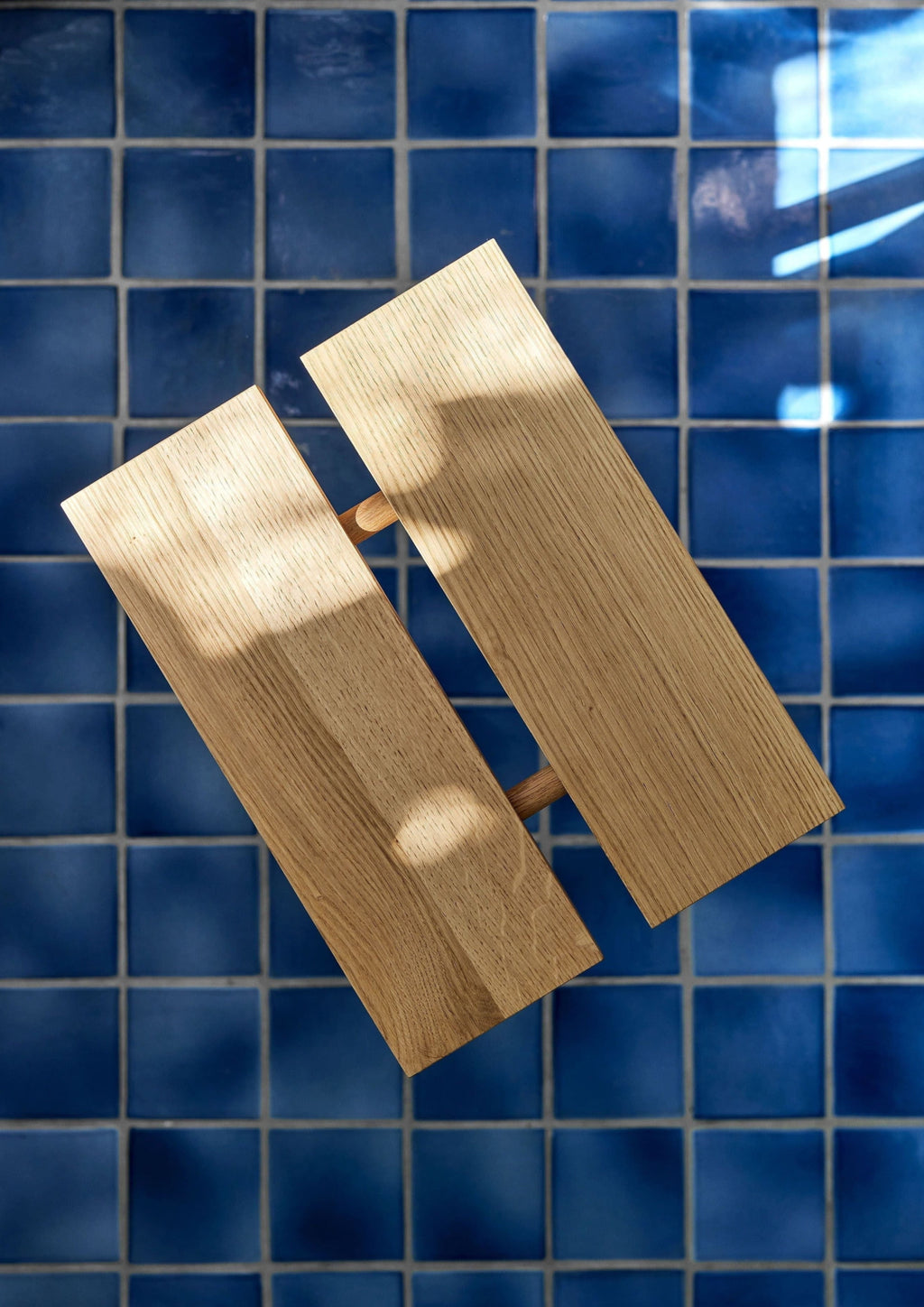 Versatile Moebe Peg Stool: Oak Seat, Table & Stand - Stackable & Portable